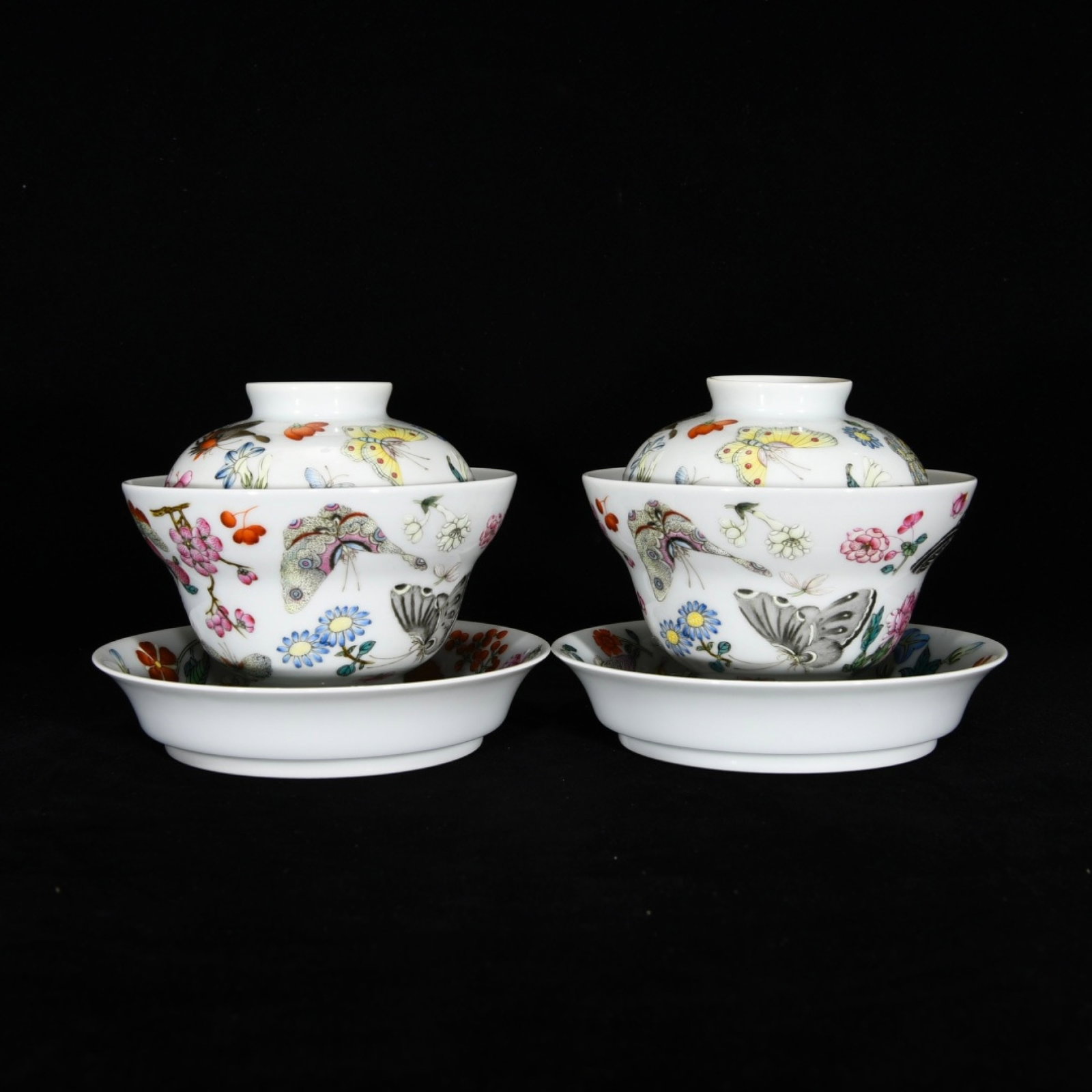 A Pair of Exquisite Famille-Rose Flower and Butterfly Pattern Bowls with Cover: A Pair of Exquisite Famille-Rose Flower and Butterfly Pattern Bowls with Cover,Qing Dynasty,China,Yongzheng Six-Character Mark,Size:(Bowl)3.7inx4.4in,(Plate)1.2inx5.2in 一对粉彩