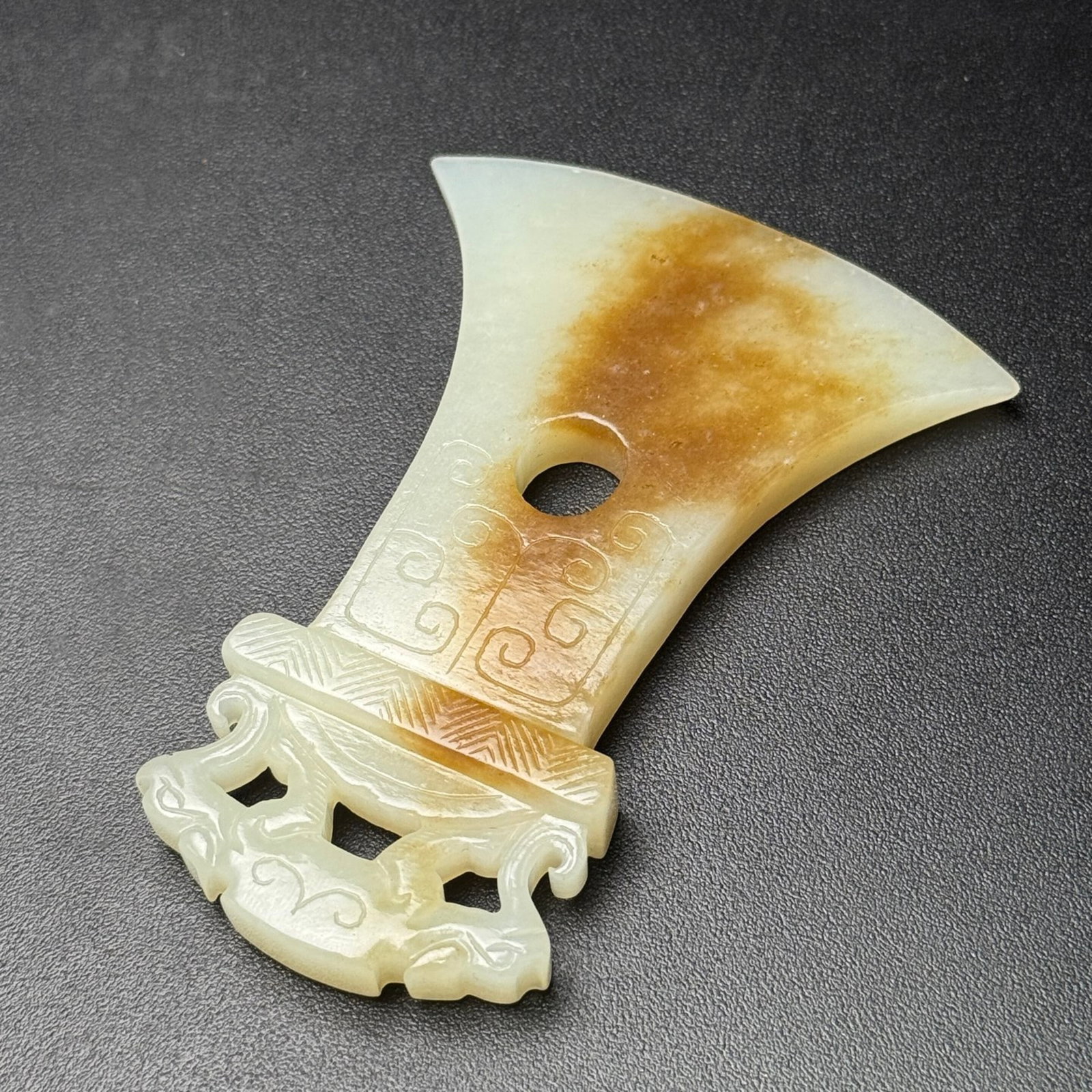 An Exquisite White Jade Dragon Pattern Pendant - 3