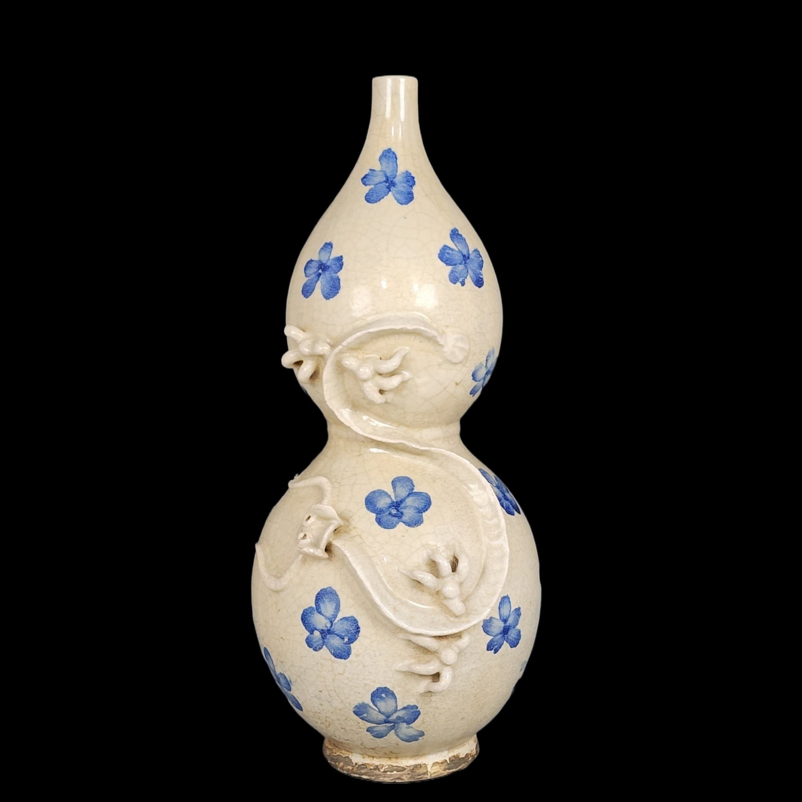 A Rare Blue and White Flower Pattern Gourd-Shaped Vase: A Rare Blue and White Flower Pattern Gourd-Shaped Vase,Song Dynasty,China,Size:15.3inx5.7in 青花花卉纹葫芦瓶,中国宋代