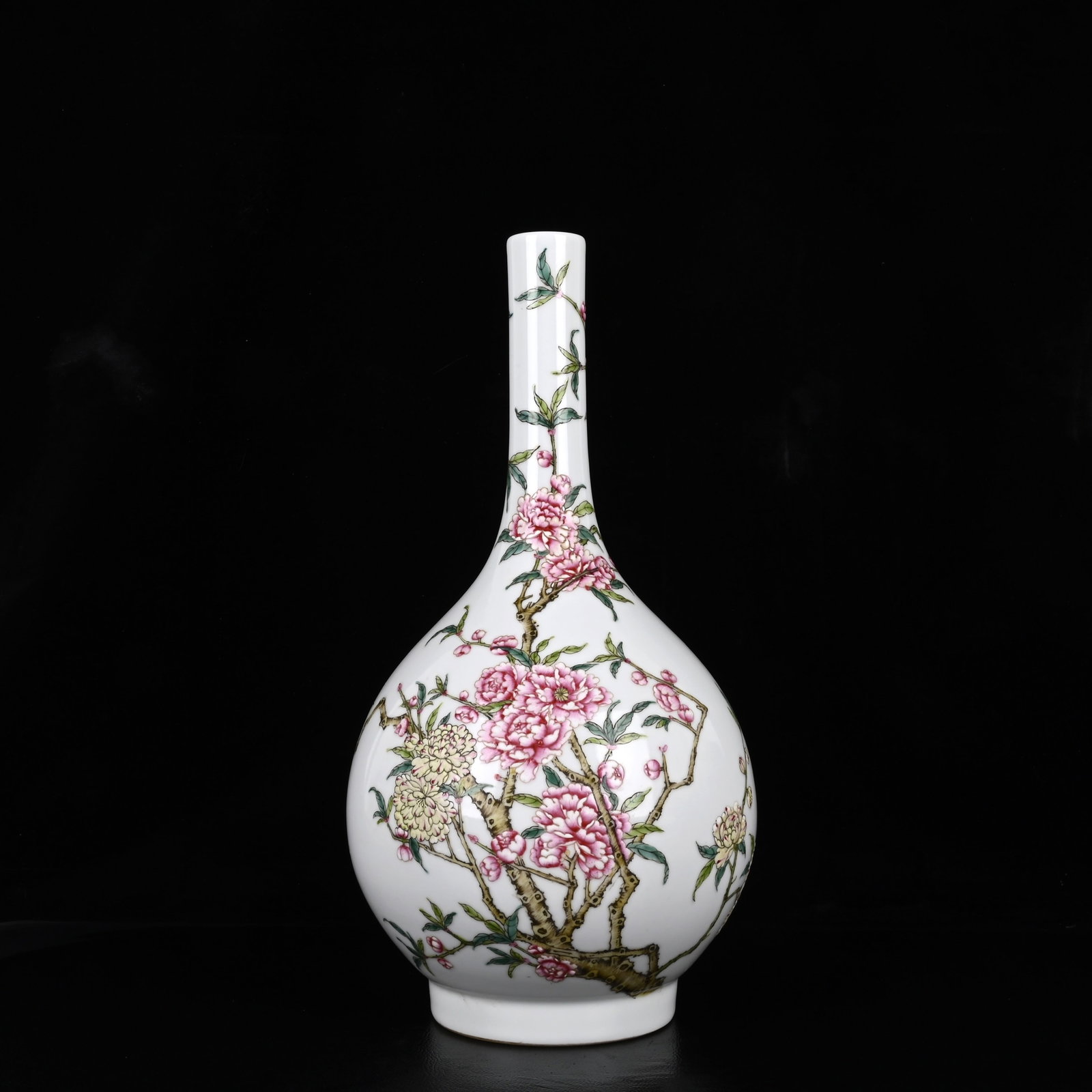 A Rare Famille-Rose Flower Pattern Vase: A Rare Famille-Rose Flower Pattern Vase,Qing Dynasty,China,Qianlong Six-Character Mark,Size:14.6inx7.5in 粉彩花卉纹瓶,中国清代,乾Ɓ