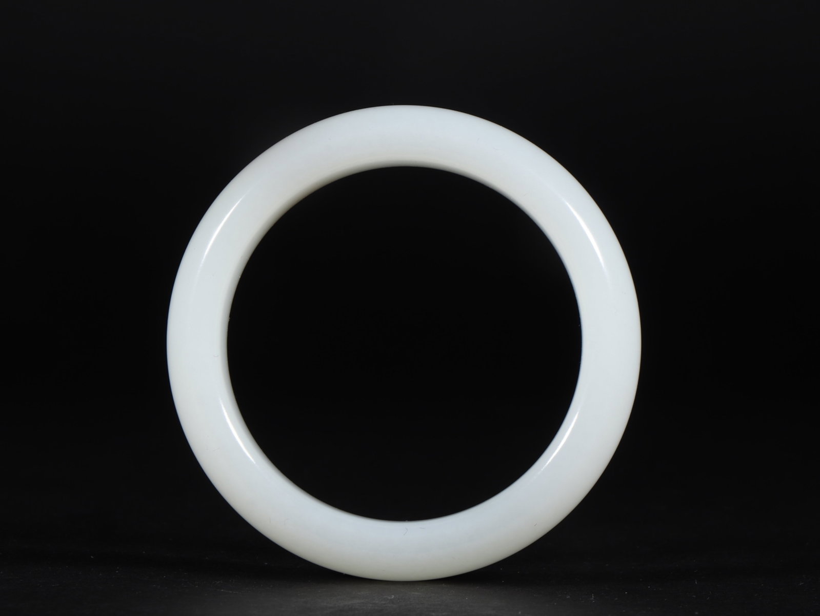 An Exquisite White Jade Bracelet (1 of 9)