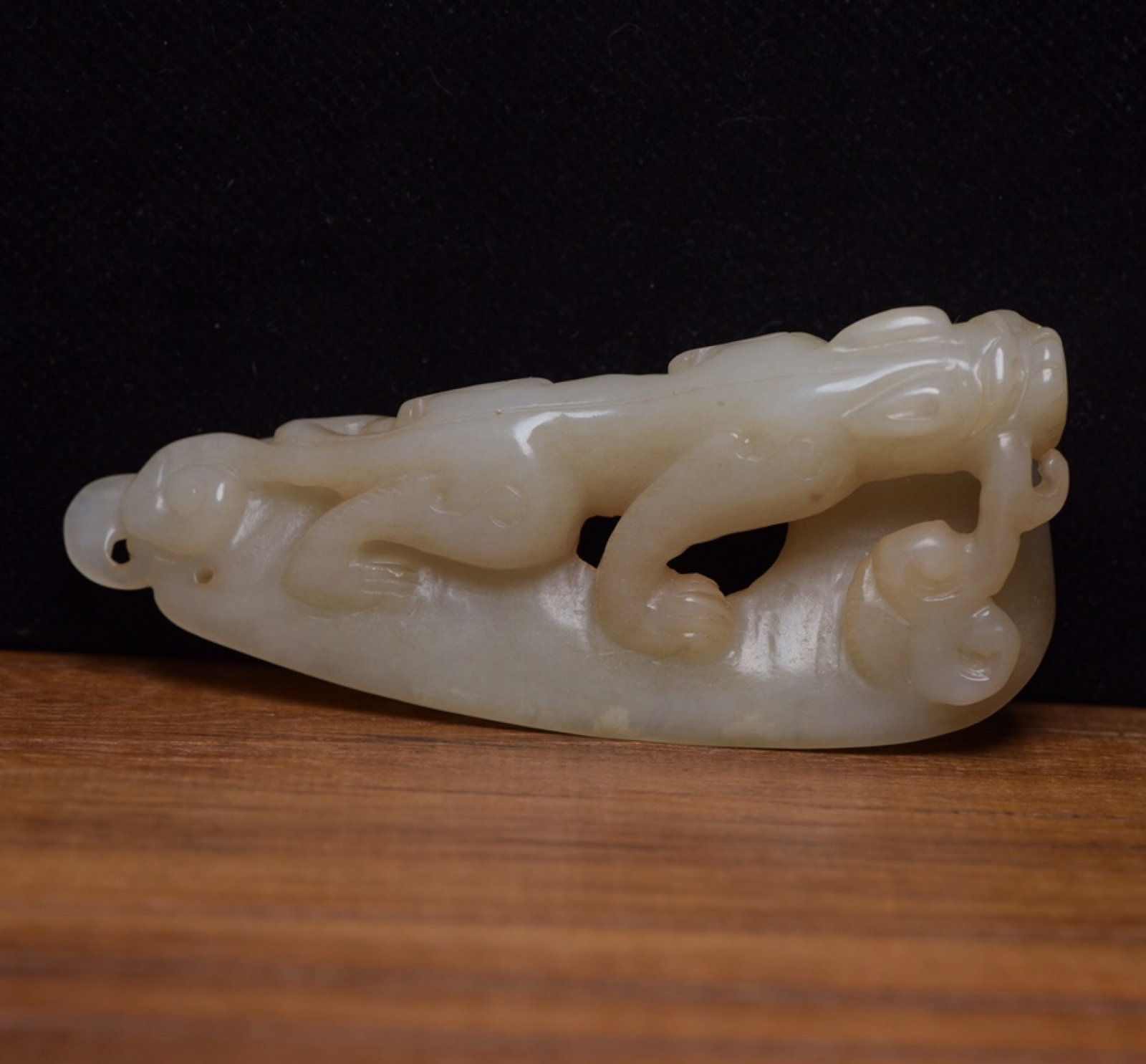An Exquisite White Jade Chi-Dragon Pattern Ornament: An Exquisite White Jade Chi-Dragon Pattern Ornament,Qing Dynasty,China,Size:3.9inx1.7inx1.2in,Weight:91g 白玉螭龙纹摆件,中国清代
