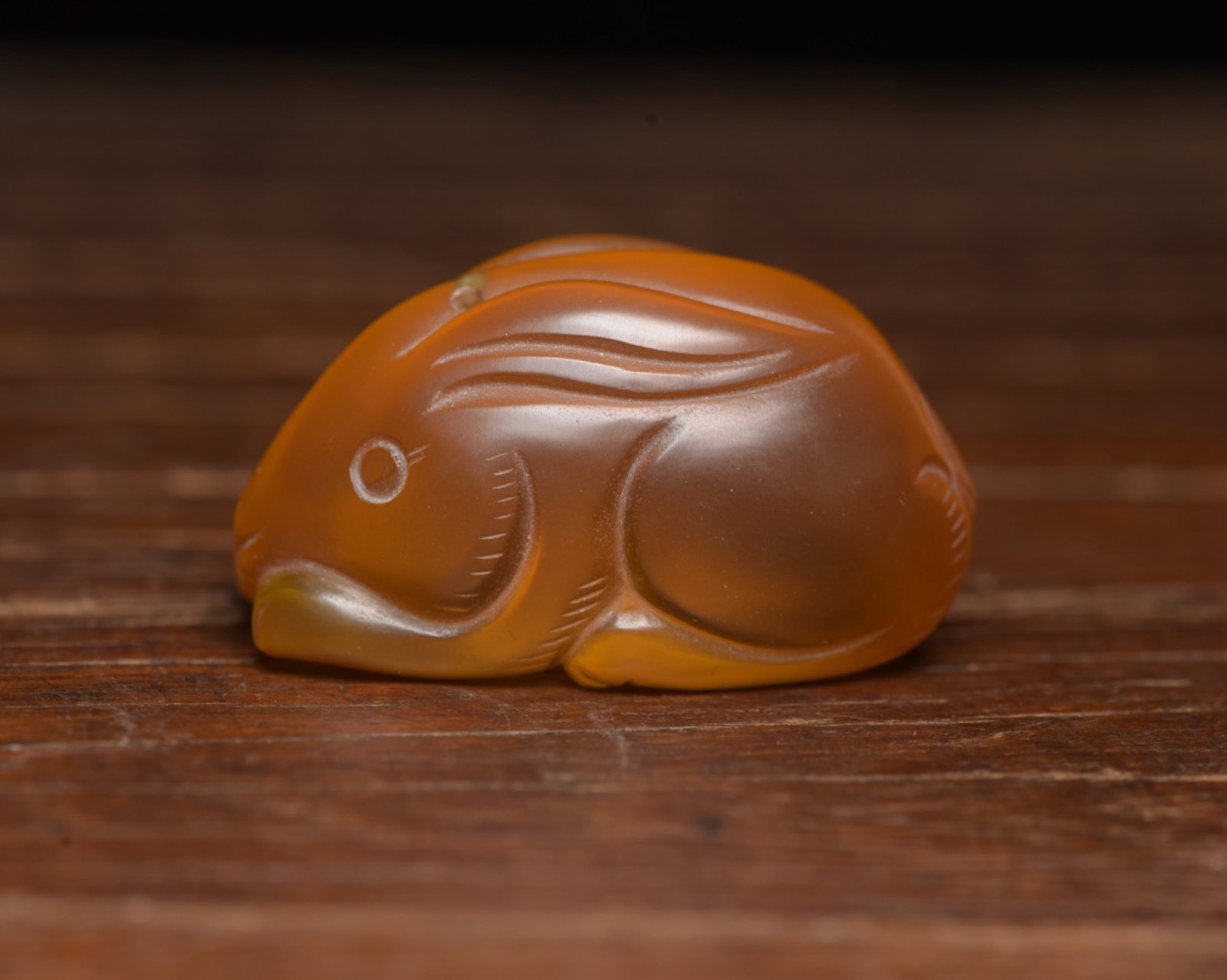 An Exquisite Agate Rabbit Ornament: An Exquisite Agate Rabbit Ornament,Qing Dynasty,China,Size:1.9inx1.1inx1in,Weight:116g 玛瑙兔子摆件,中国清代