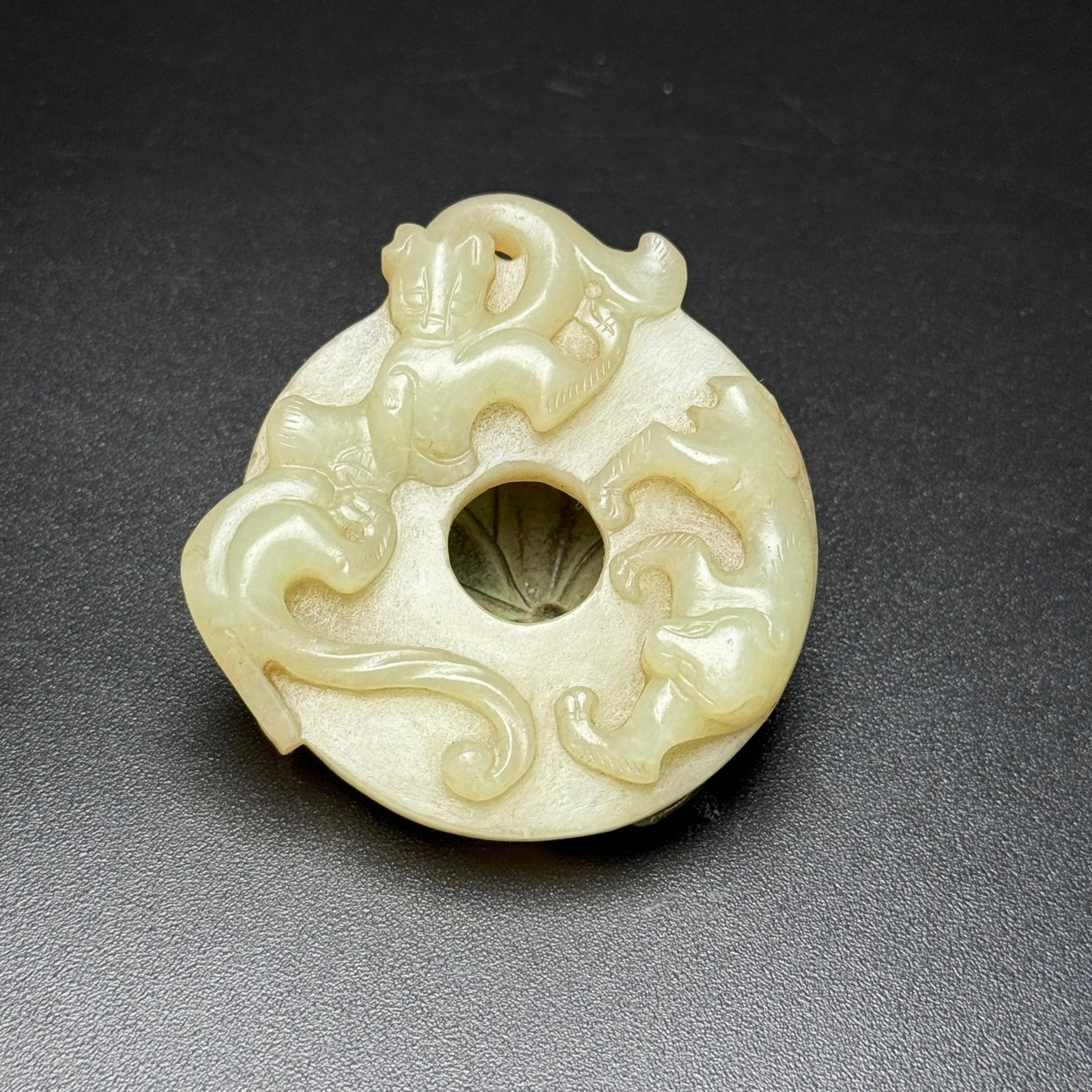 An Exquisite White Jade Chi-Dragon Pattern Pendant: An Exquisite White Jade Chi-Dragon Pattern Pendant,Qing Dynasty,China,Size:2.3inx2.4inx0.5in,Weight:50g 白玉螭龙纹佩,中国清代