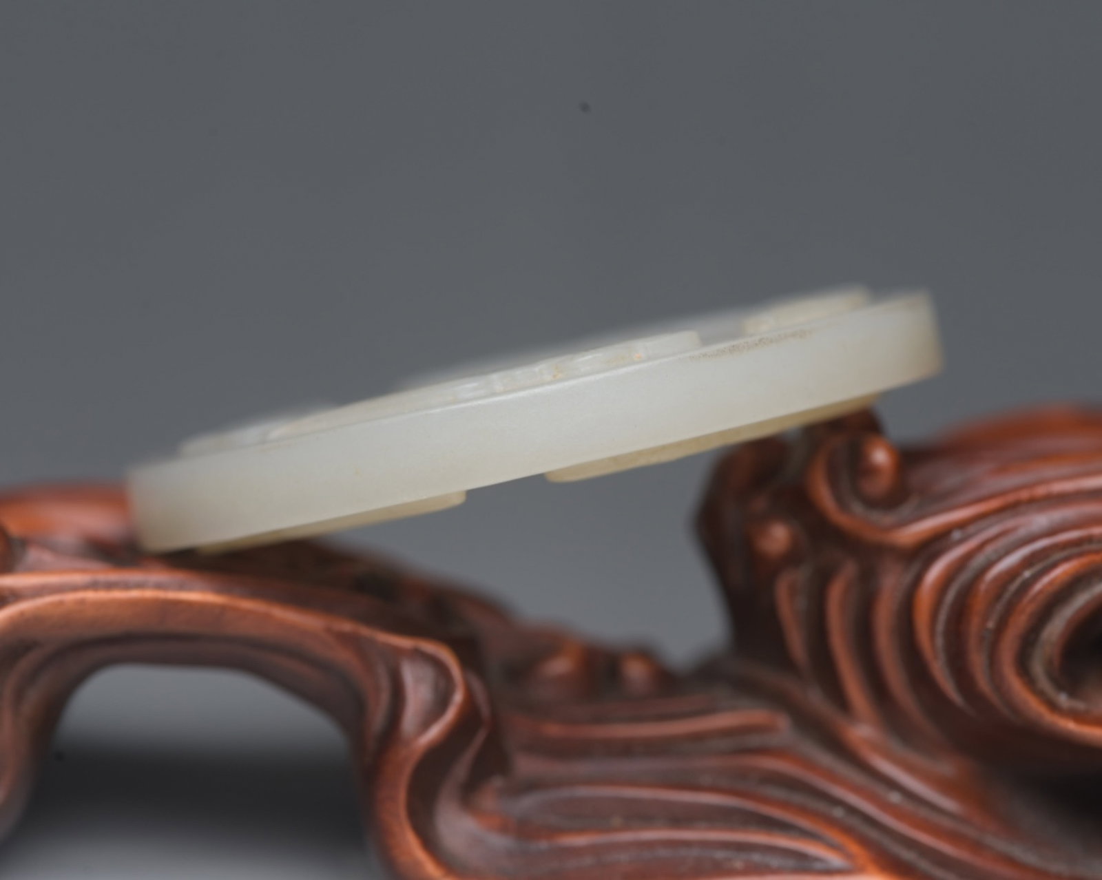 An Exquisite White Jade Auspicious Cloud Pattern Pendant - 3