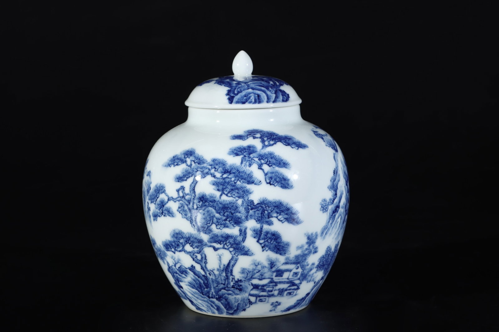 An Exquisite Blue and White Landscape and Figure Pattern Tea Caddy: An Exquisite Blue and White Landscape and Figure Pattern Tea Caddy,Qing Dynasty,China,Yongzheng Six-character Mark,Size:6.3inx5in