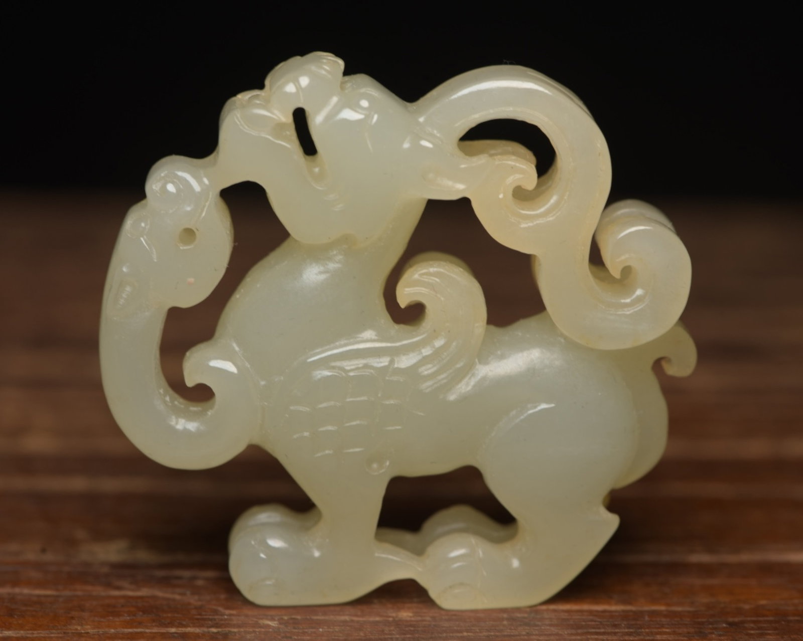 An Exquisite White Jade Beast Ornament: An Exquisite White Jade Beast Ornament,Qing Dynasty,China,Size:2.2inx2inx0.5in,Weight:50g 白玉兽摆件,中国清代