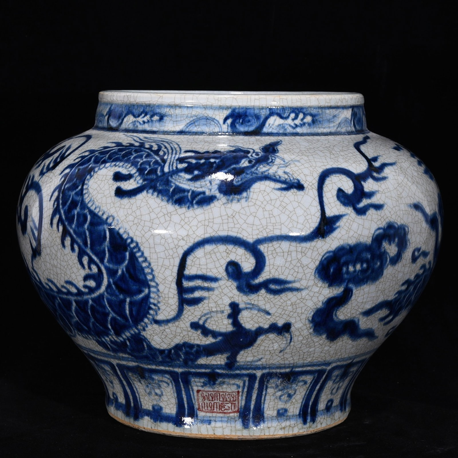 A Rare Blue and White Dragon Pattern Jar: A Rare Blue and White Dragon Pattern Jar,Yuan Dynasty,China,Size:10.2inx13in 青花龙纹罐,中国元代