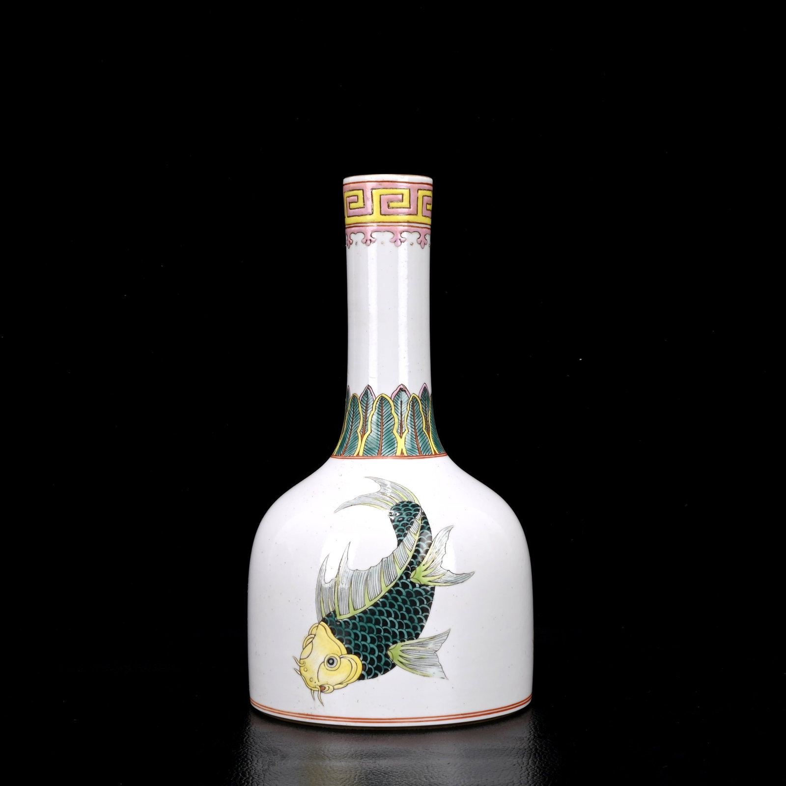 An Exquisite Enamel Fish Pattern Vase - 2