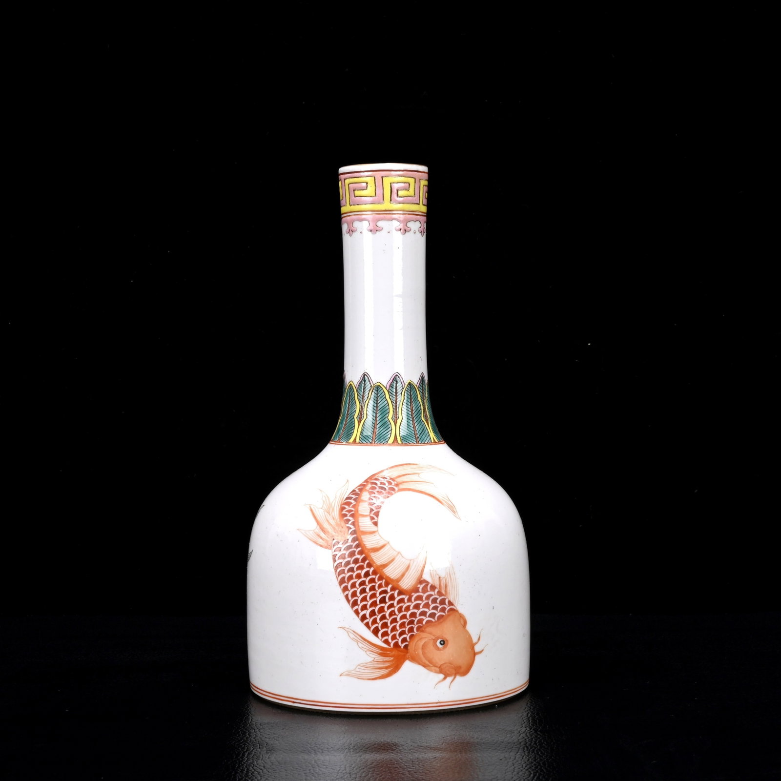 An Exquisite Enamel Fish Pattern Vase - 4