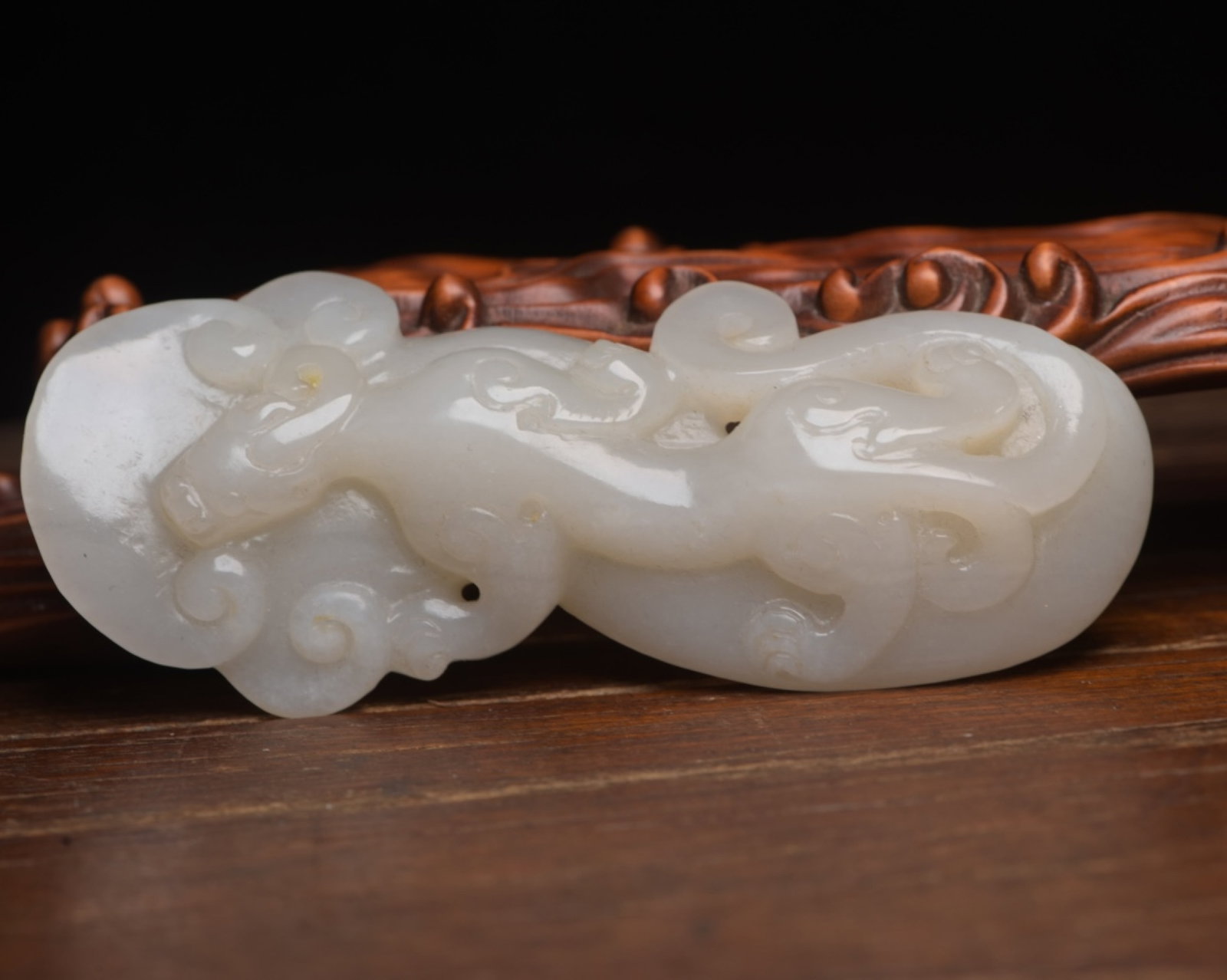 An Exquisite White Jade Chi-Dragon Pattern Ornament: An Exquisite White Jade Chi-Dragon Pattern Ornament,Qing Dynasty,China,Size:3.9inx1.6inx0.7in,Weight:106g 白玉螭龙纹摆件,中国清代