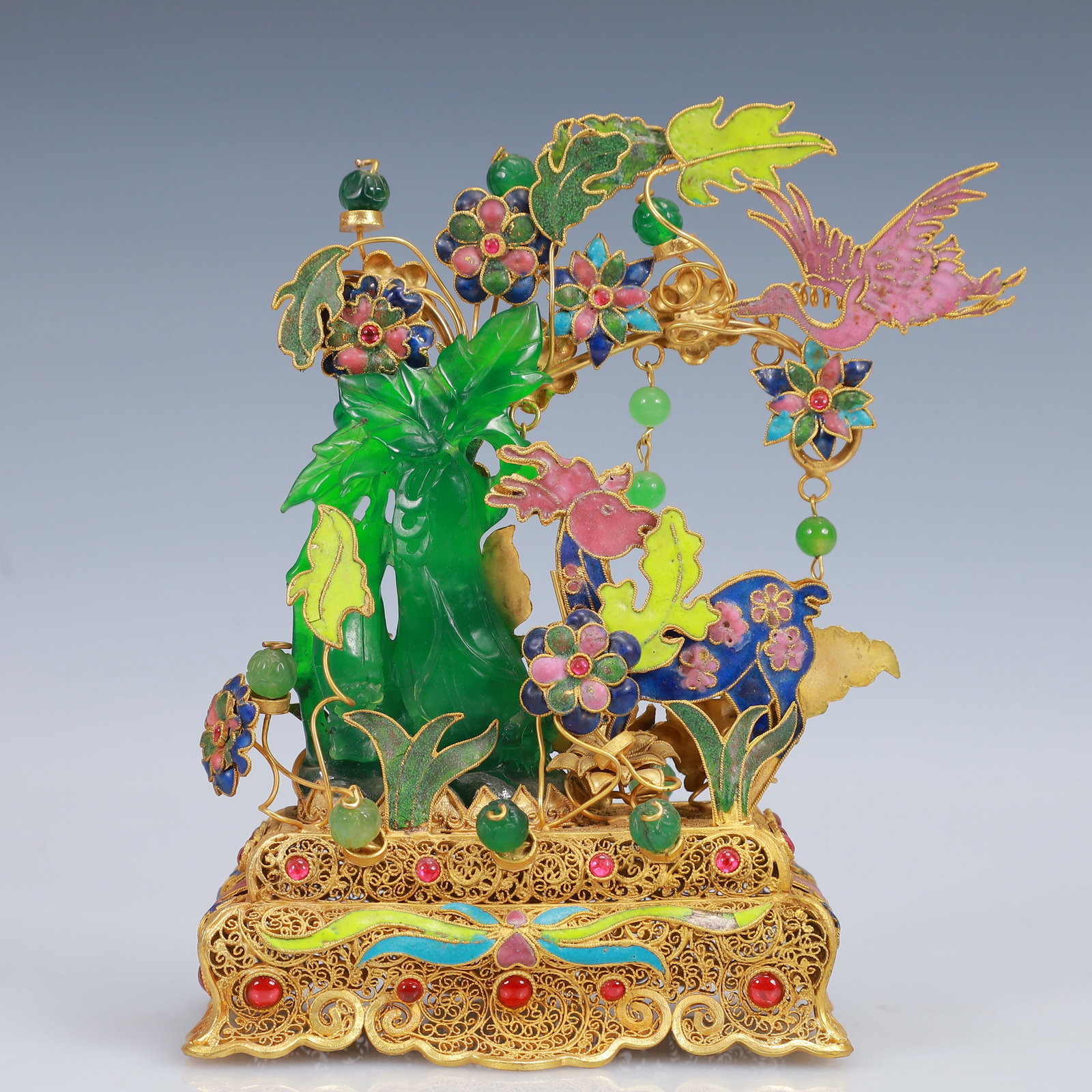 An Exquisite Filigree and Gilding Inlaid Jadeite Luffa Ornament,Inlaid Gems: An Exquisite Filigree and Gilding Inlaid Jadeite Luffa Ornament,Inlaid Gems,Qing Dynasty, China,Qianlong Four-Character Mark,Size:4.7inx2.8inx6.3in,Weight:360g 花丝鎏金嵌