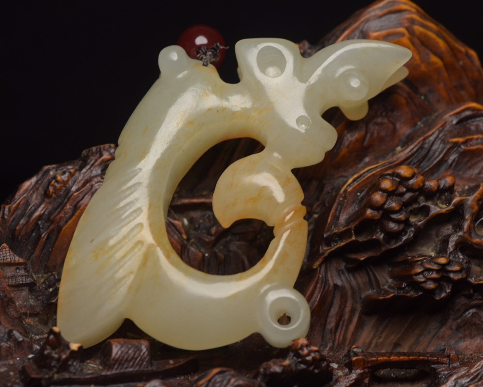 An Exquisite White Jade Pig and Dragon Pendant: An Exquisite White Jade Pig and Dragon Pendant,Qing Dynasty,China,Size:3inx1.9inx0.7in,Weight:66g 白玉猪龙挂件,中国清代