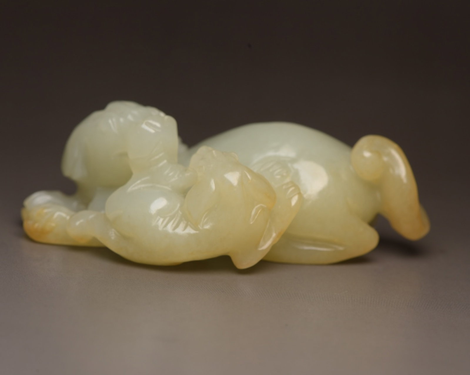 An Exquisite White Jade Dog Ornament: An Exquisite White Jade Dog Ornament,Qing Dynasty,China,Size:3inx1.5inx1in,Weight:73g 白玉犬摆件,中国清代