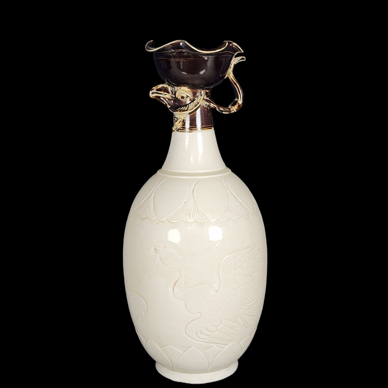 A Rare Ding yao Phoenix Pattern Vase: A Rare Ding yao Phoenix Pattern Vase,Song Dynasty,China,Size:12.1inx4.9in 定窑凤纹瓶,中国宋代