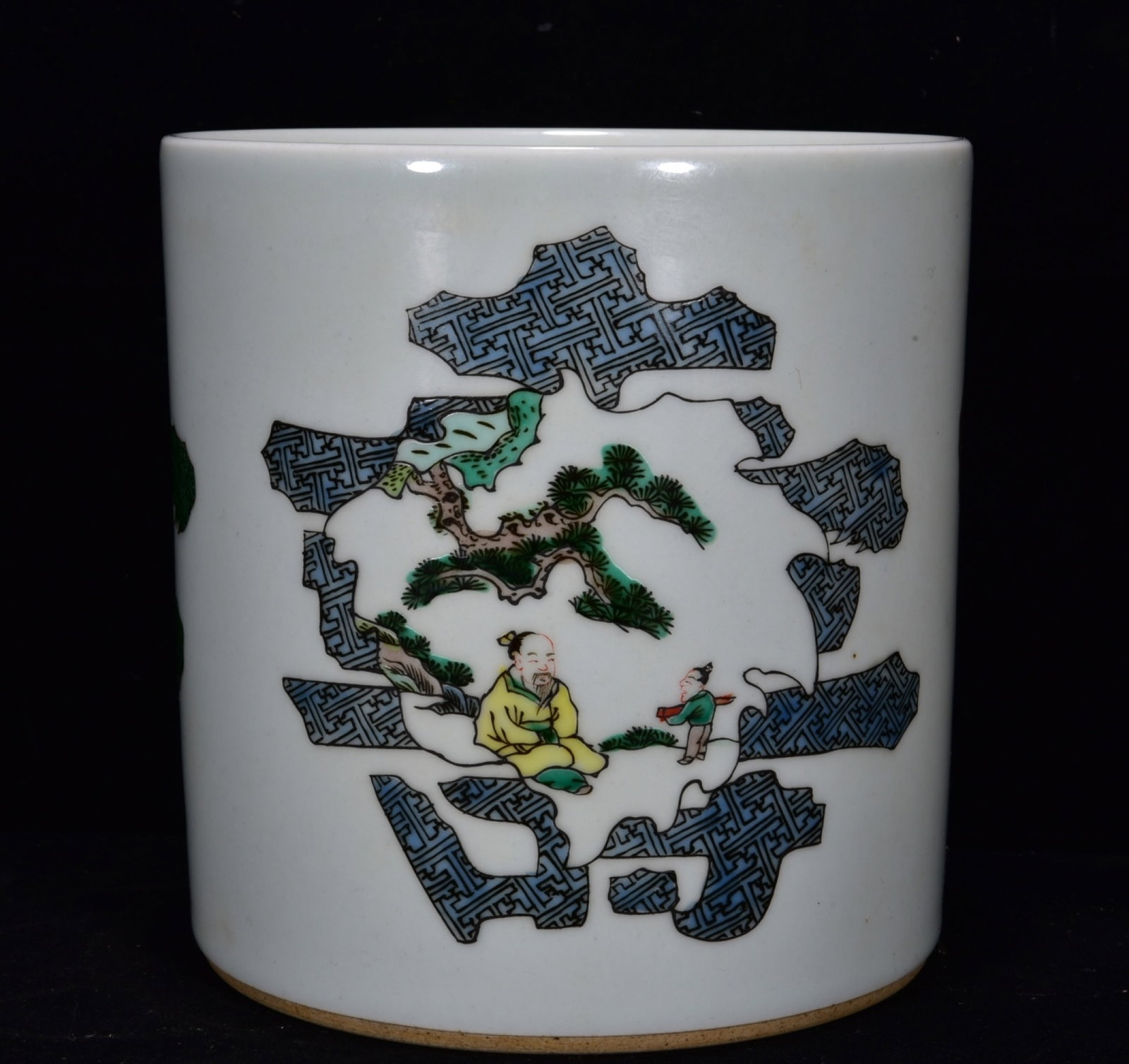 An Exquisite Famille-Rose Figure and Story Pattern Brush Pot: An Exquisite Famille-Rose Figure and Story Pattern Brush Pot,Qing Dynasty,China,Kangxi Six-Character Mark,Size:6.3inx5.9in 粉彩人物故事纹笔筒,