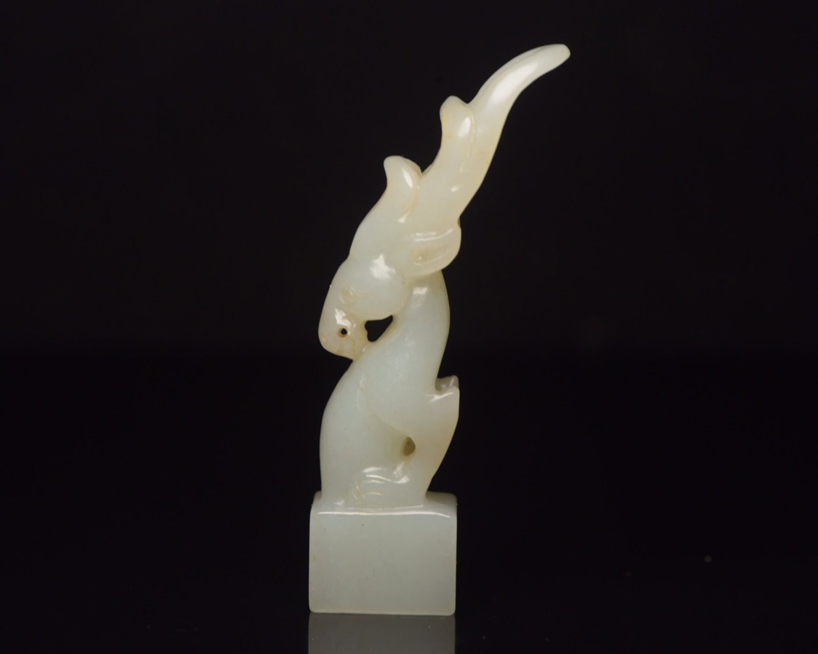 An Exquisite White Jade Deer Ornament: An Exquisite White Jade Deer Ornament,Qing Dynasty,China,Size:3inx0.8inx0.6in,Weight:32g 白玉鹿摆件,中国清代
