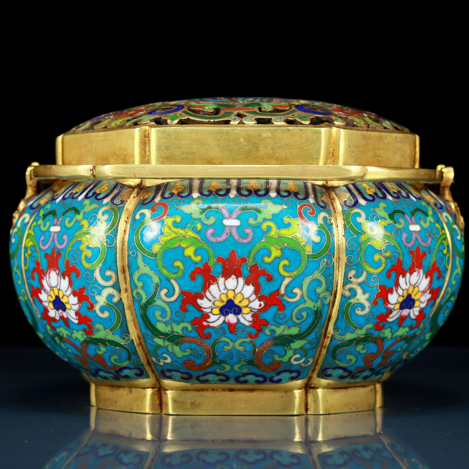 An exquisite cloisonné censer with lotus pattern: An exquisite cloisonne lotus pattern censer. The application of filigree technology makes the decoration of this collection more delicate and three-dimensional. This collectible is functional as well 