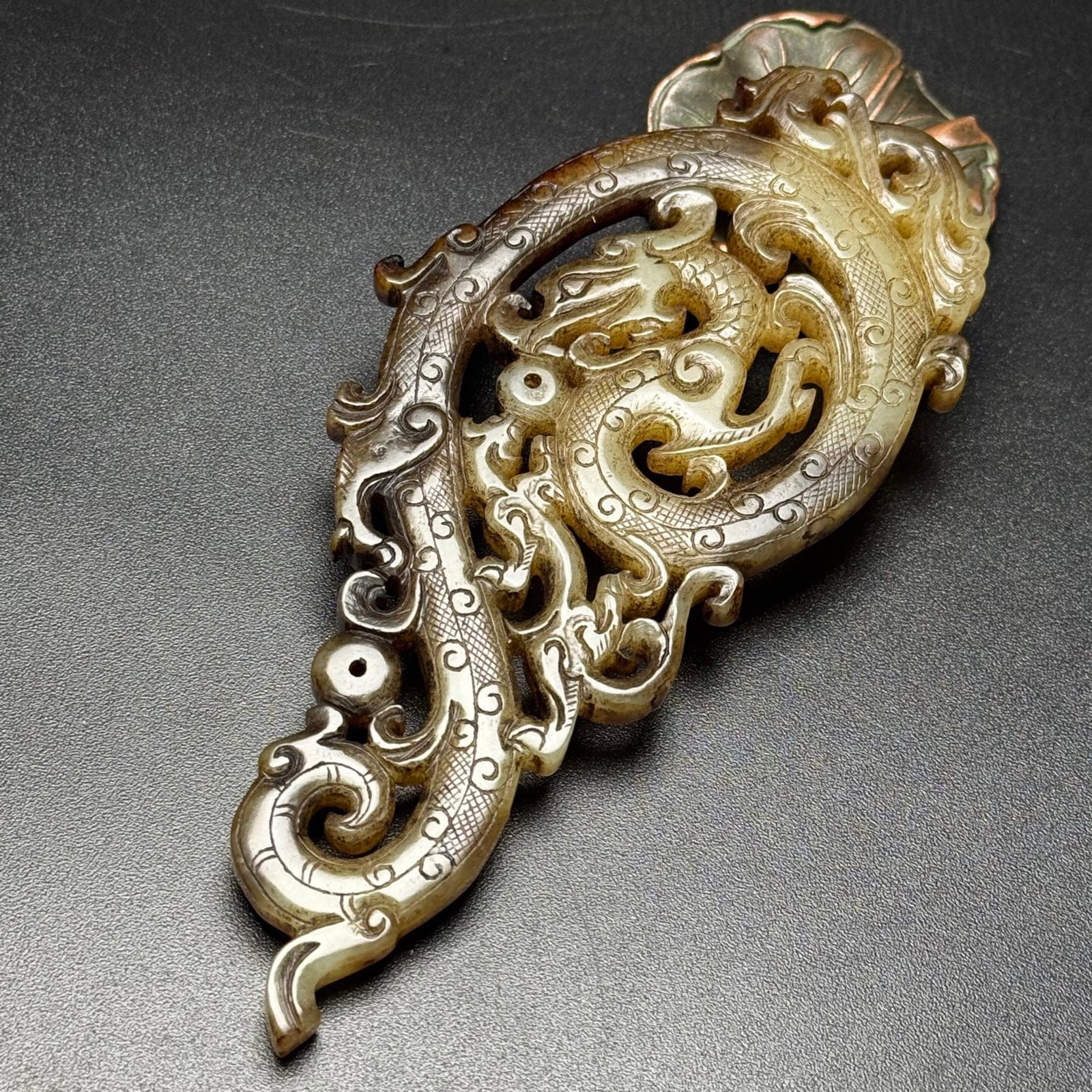 An Exquisite White Jade Dragon Pendant: An Exquisite White Jade Dragon Pendant,Qing Dynasty,China,Size:5.7inx2.6inx0.3in,Weight:88g 白玉龙佩,中国清代