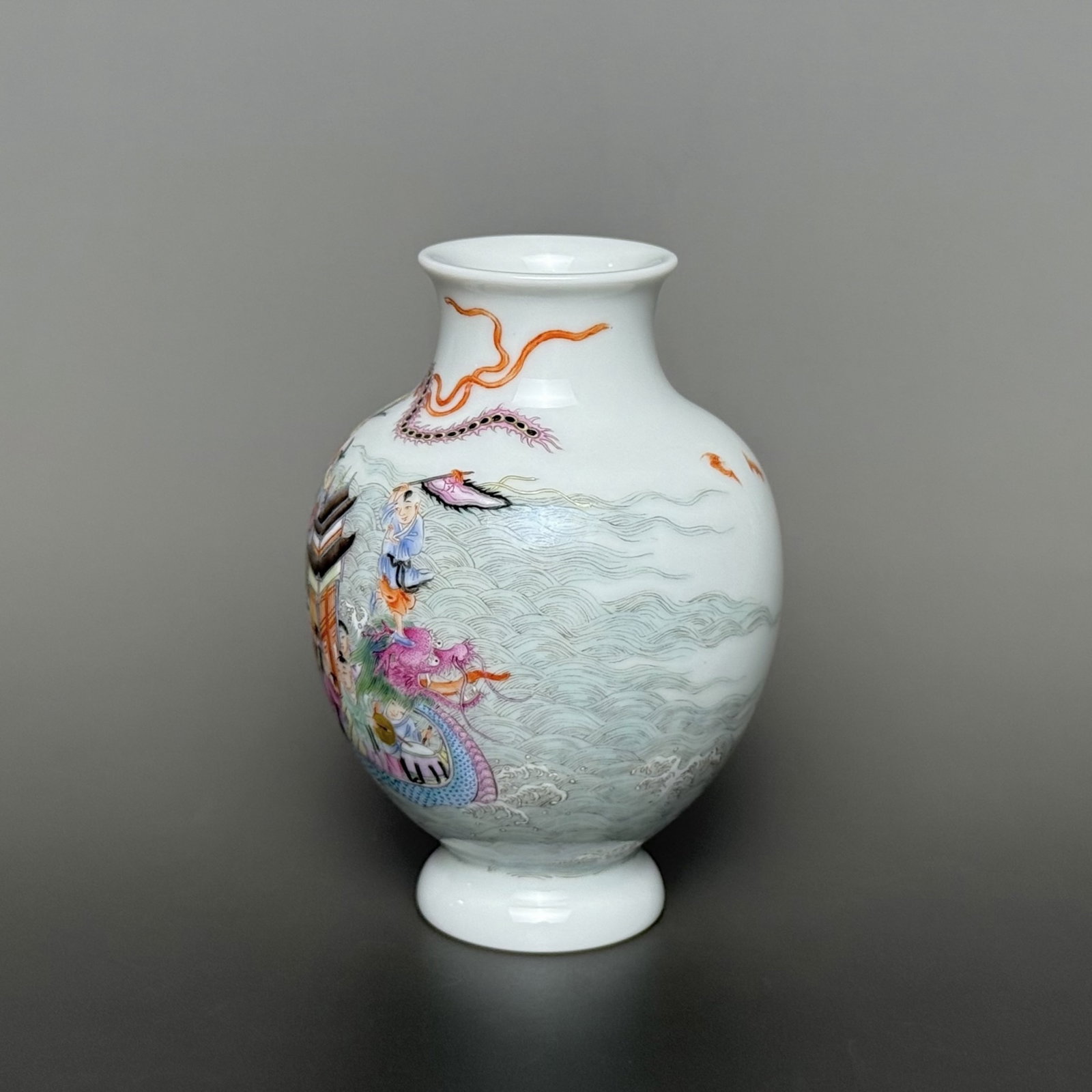 An Exquisite Famille-Rose Figure Pattern Vase: An Exquisite Famille-Rose Figure Pattern Vase,Qing Dynasty, China,Qianlong Six-character Mark,Size:4.4inx3.1in 粉彩人物纹瓶,中国清代,乾