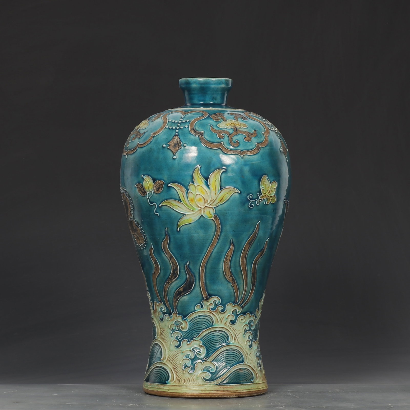 A Rare Fahua Glazed Lotus Pattern Vase: A Rare Fahua Glazed Lotus Pattern Vase,Ming Dynasty,China,Size:12.8inx6.9in 珐华彩莲花纹瓶,中国明代