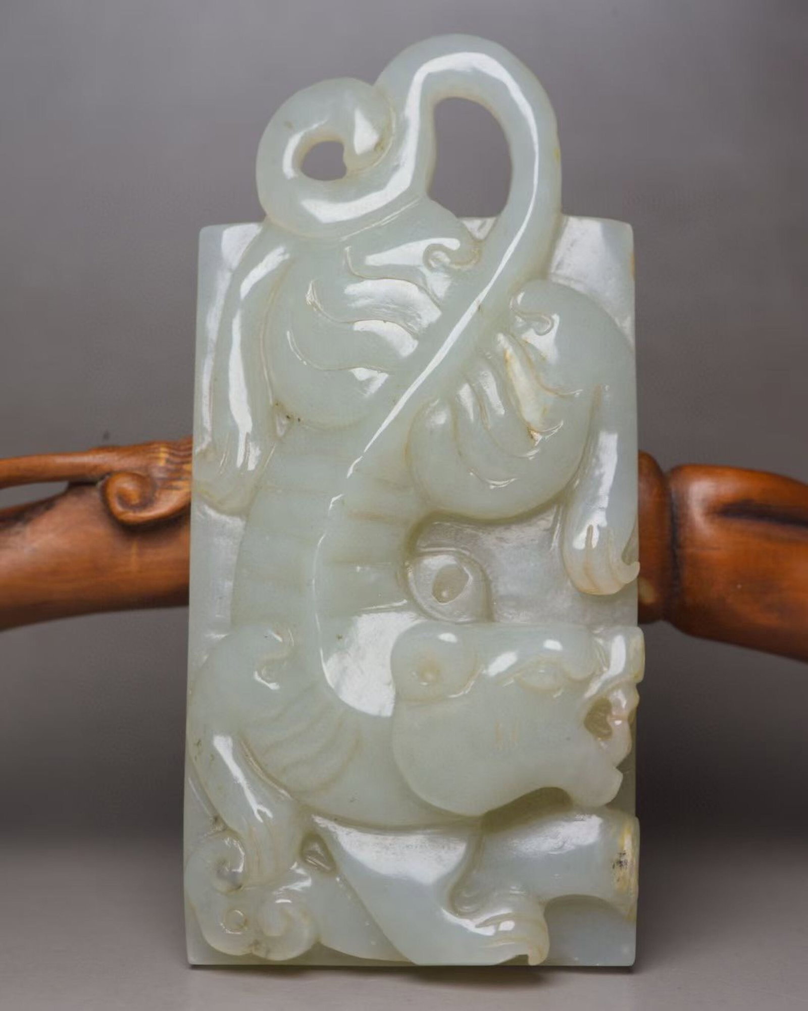 An Exquisite White Jade Tiger Patten Pendant: An Exquisite White Jade Tiger Patten Pendant,Qing Dynasty,China,Size:3.6inx1.7inx0.6in,Weight:81g 白玉虎纹牌,中国清代