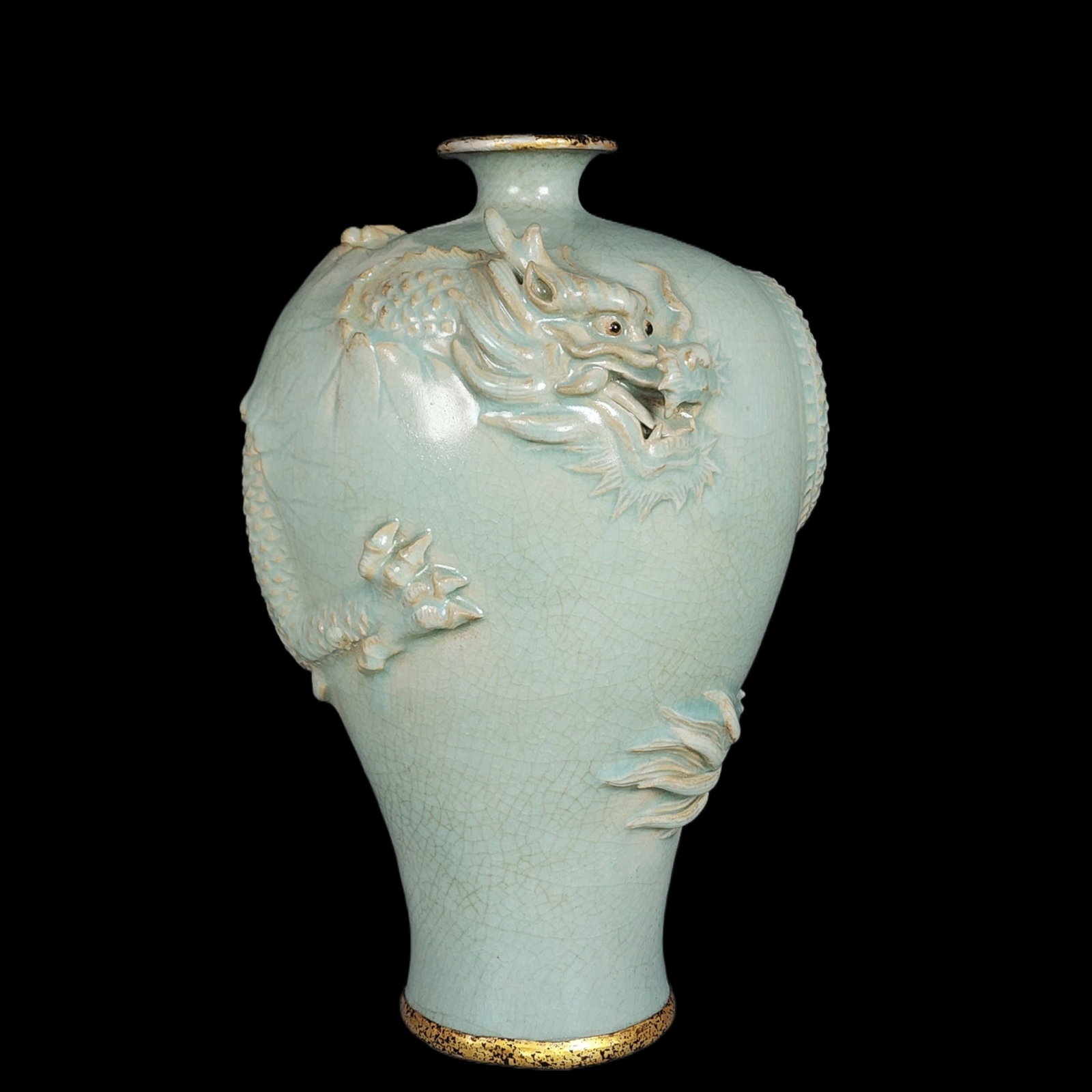 An Exquisite Ru yao Cover with Gold Dragon Pattern Vase: An Exquisite Ru yao Cover with Gold Dragon Pattern Vase,Song Dynasty,China,Size:11.1inx7.1in 汝窑包金龙纹瓶,中国宋代