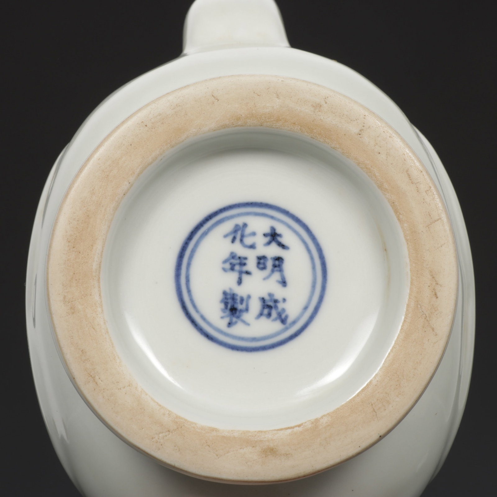 An Exquisite White Glazed Ewer - 9