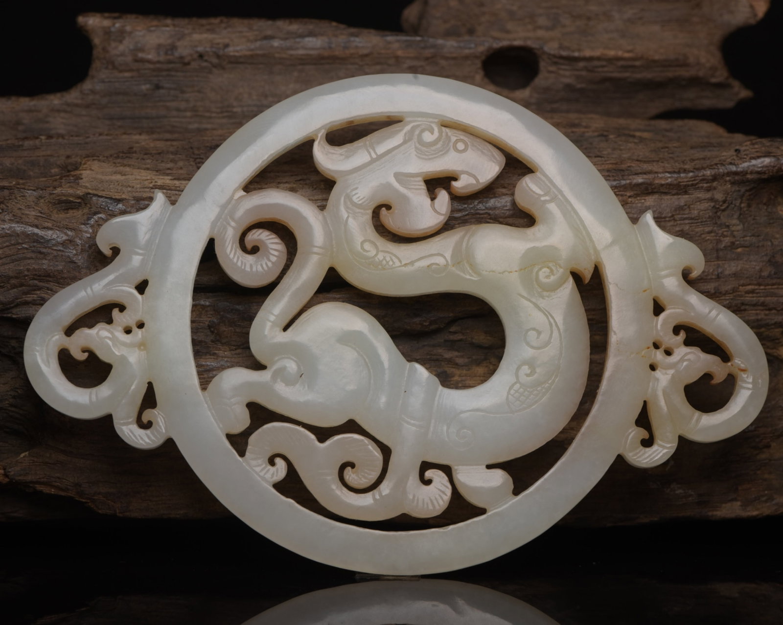 An Exquisite White Jade Dragon Pattern Pendant: An Exquisite White Jade Dragon Pattern Pendant,Qing Dynasty,China,Size:4.3inx2.9inx0.2in,Weight:62g 白玉龙纹佩,中国清代