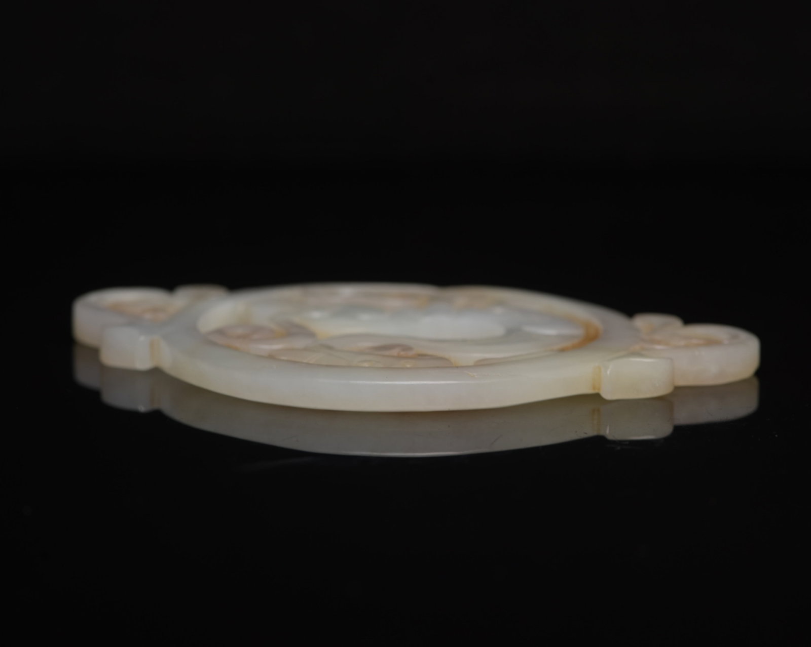 An Exquisite White Jade Dragon Pattern Pendant - 3