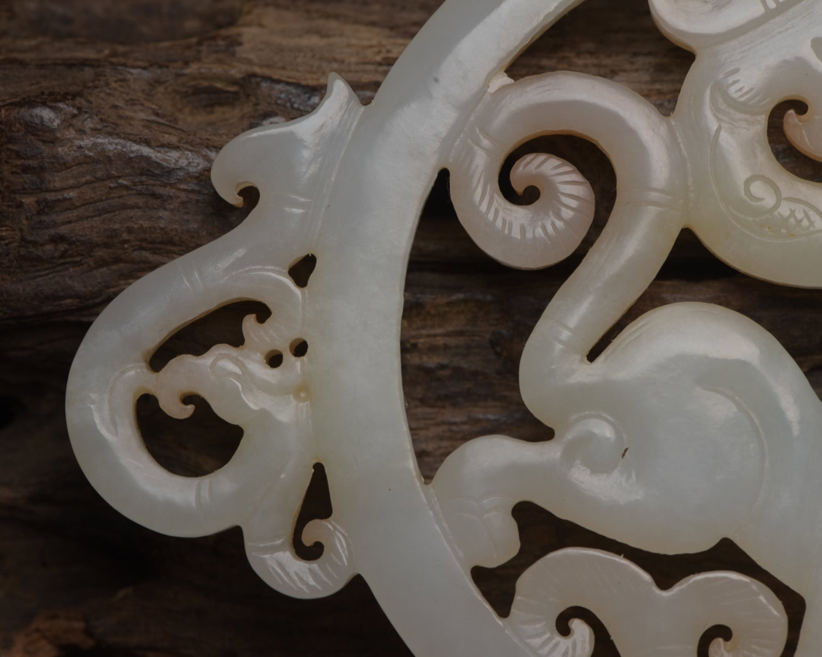An Exquisite White Jade Dragon Pattern Pendant - 4