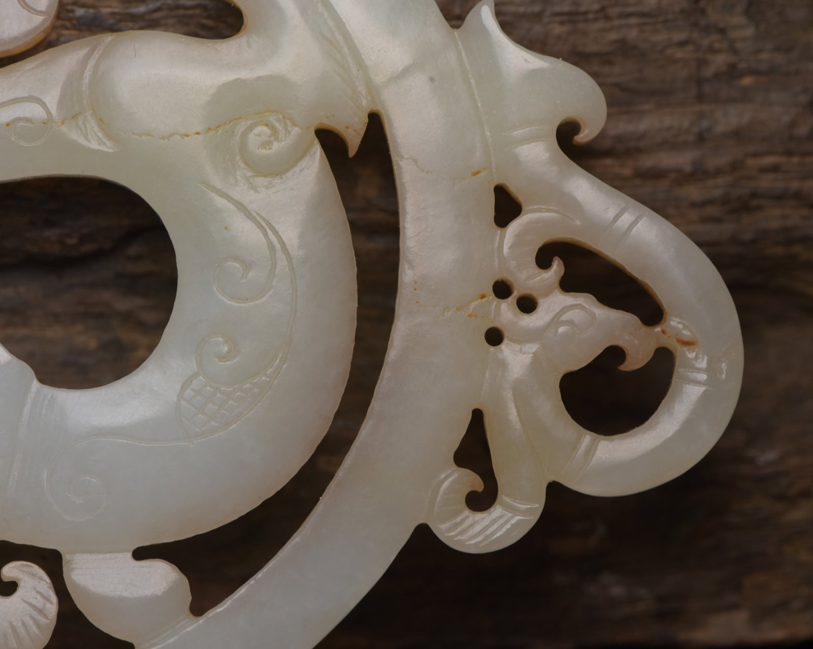 An Exquisite White Jade Dragon Pattern Pendant - 6