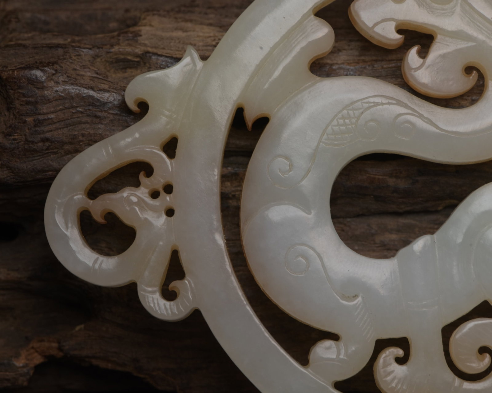 An Exquisite White Jade Dragon Pattern Pendant - 7