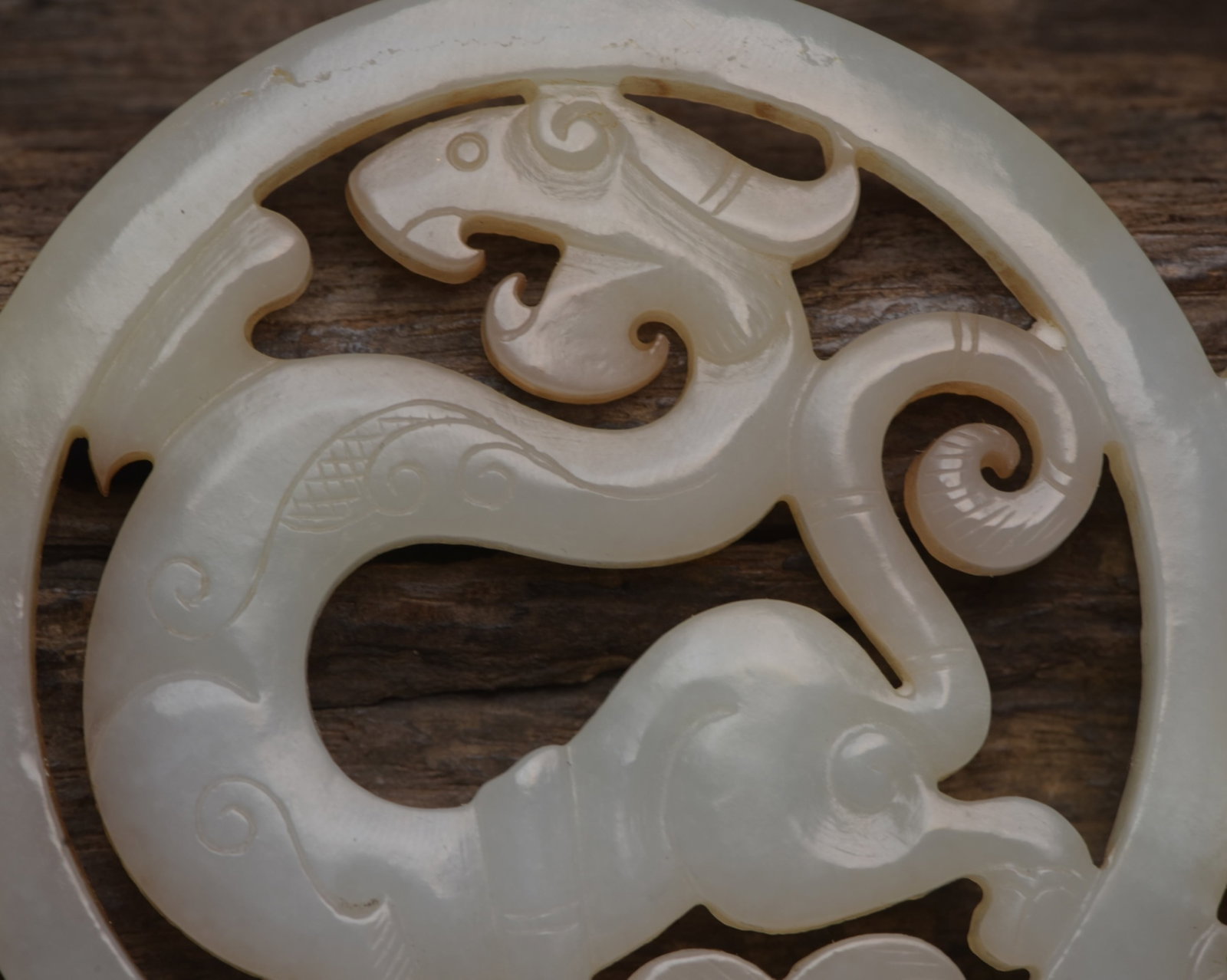 An Exquisite White Jade Dragon Pattern Pendant - 8