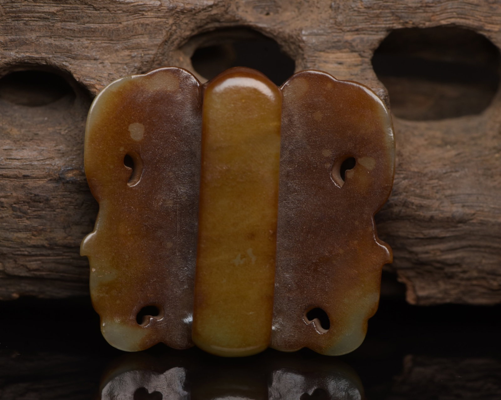 An Exquisite White Jade Auspicious Cloud Pattern Buckle - 2