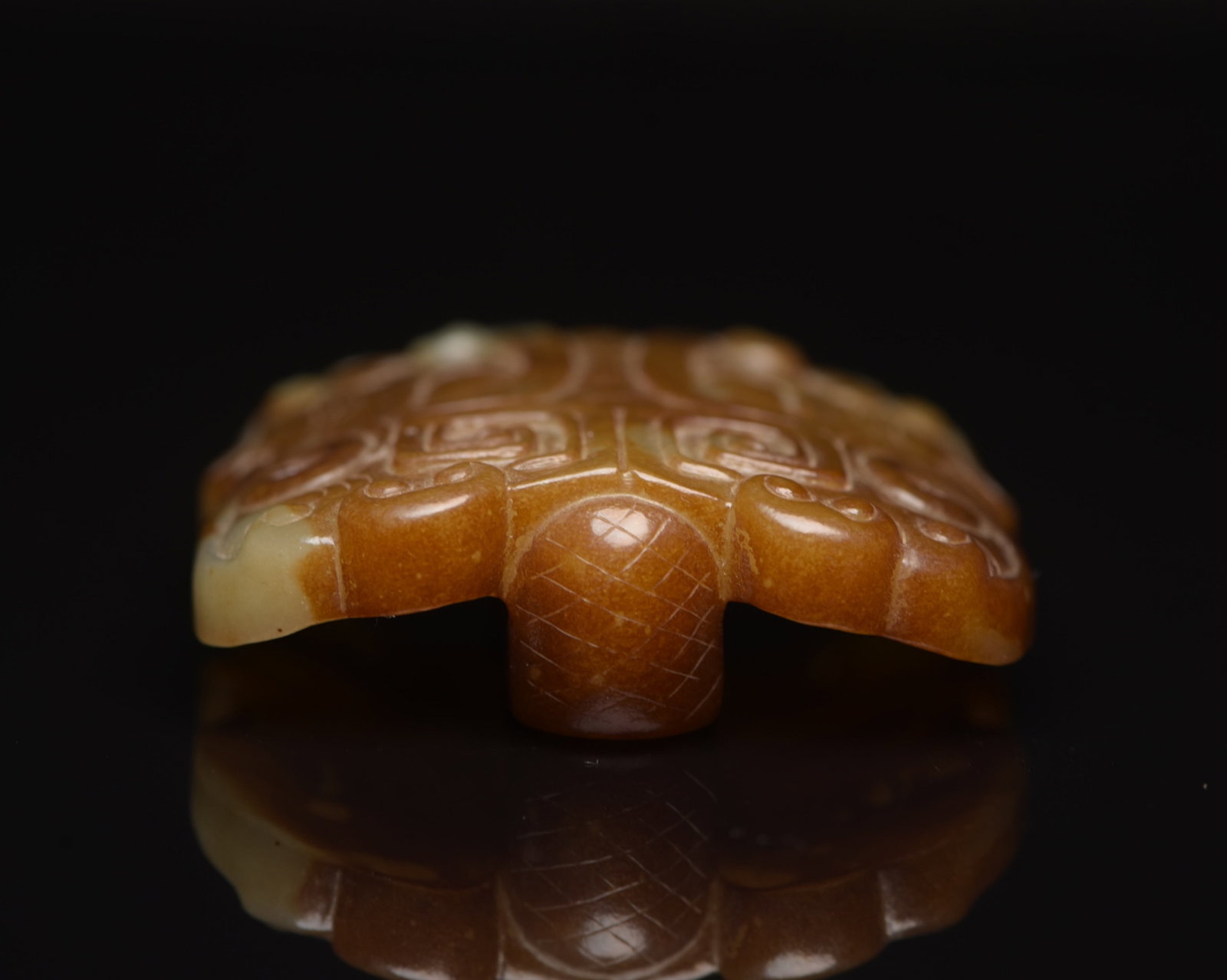 An Exquisite White Jade Auspicious Cloud Pattern Buckle - 5