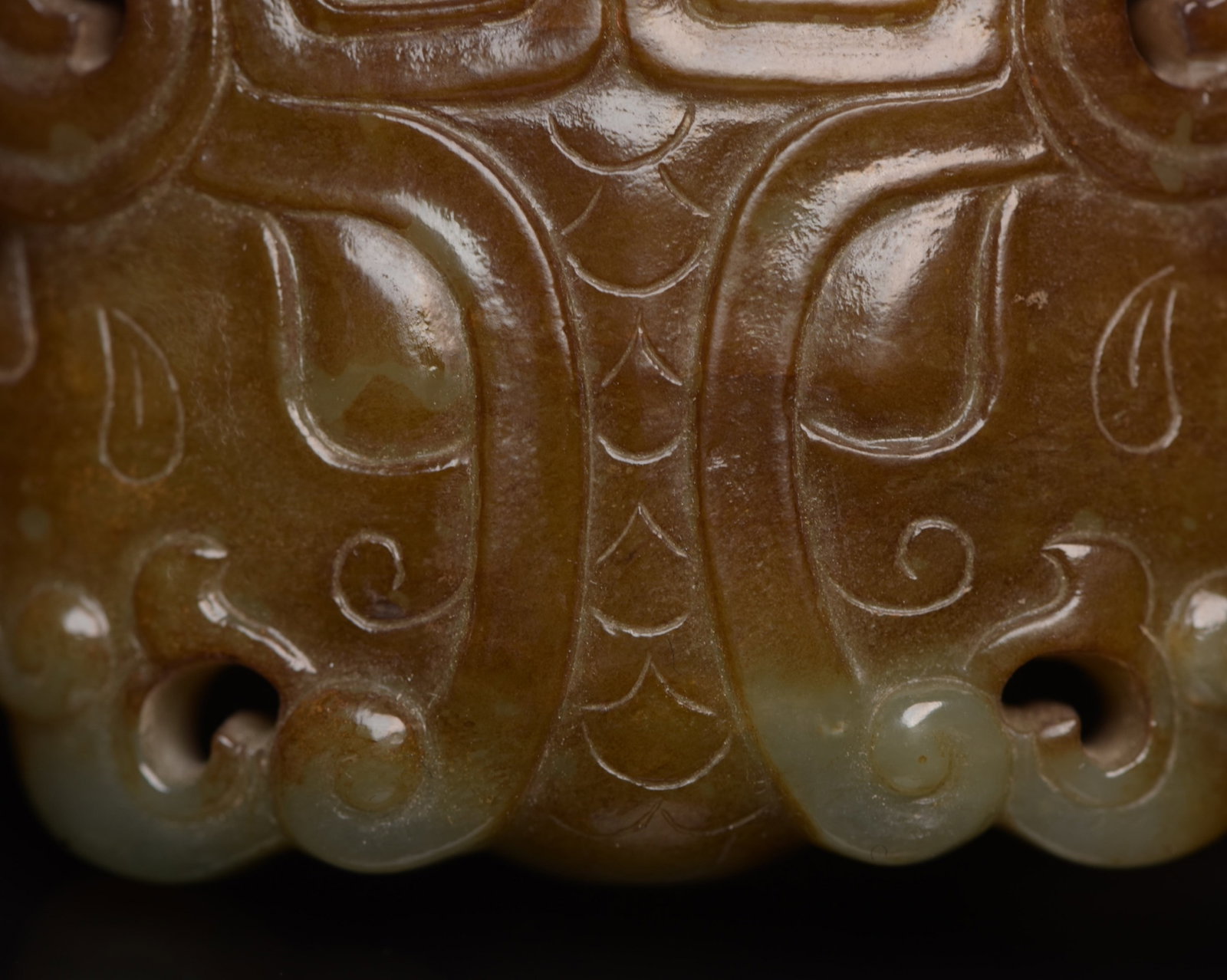 An Exquisite White Jade Auspicious Cloud Pattern Buckle - 7