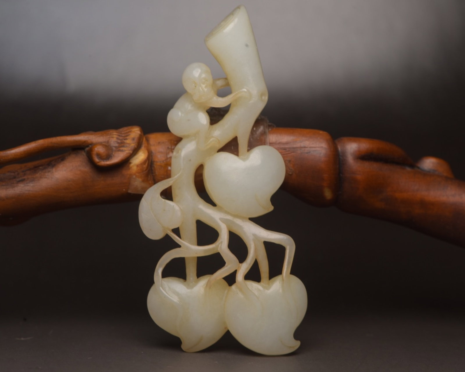 An Exquisite White Jade Monkey Ornament: An Exquisite White Jade Monkey Ornament,Qing Dynasty,China,Size:3inx1.5inx0.3in,Weight:23g 白玉猴子摆件,中国清代
