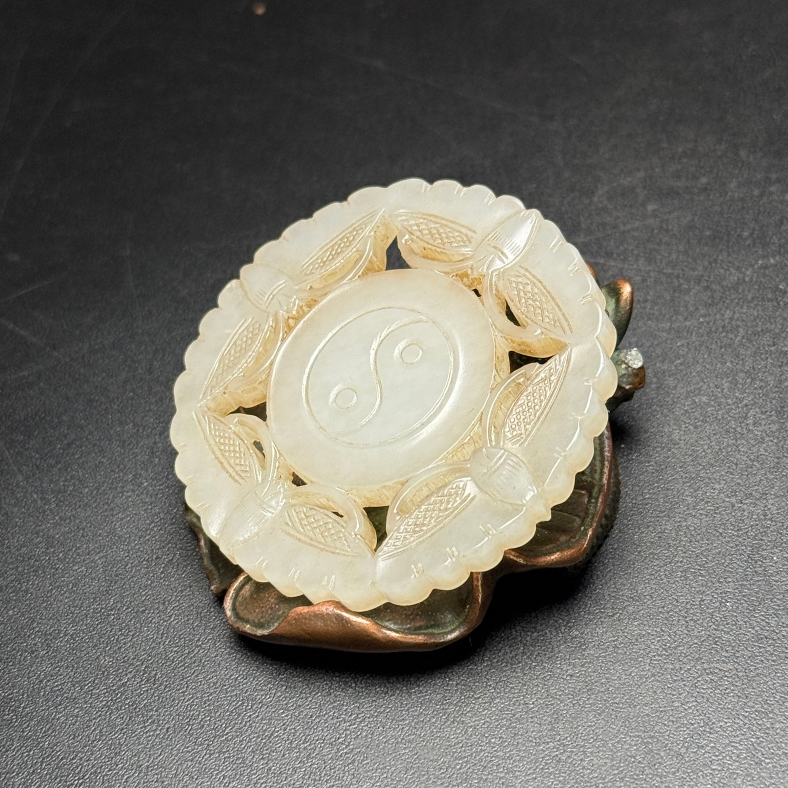 An Exquisite White Jade Trigram Pattern Pendant - 3