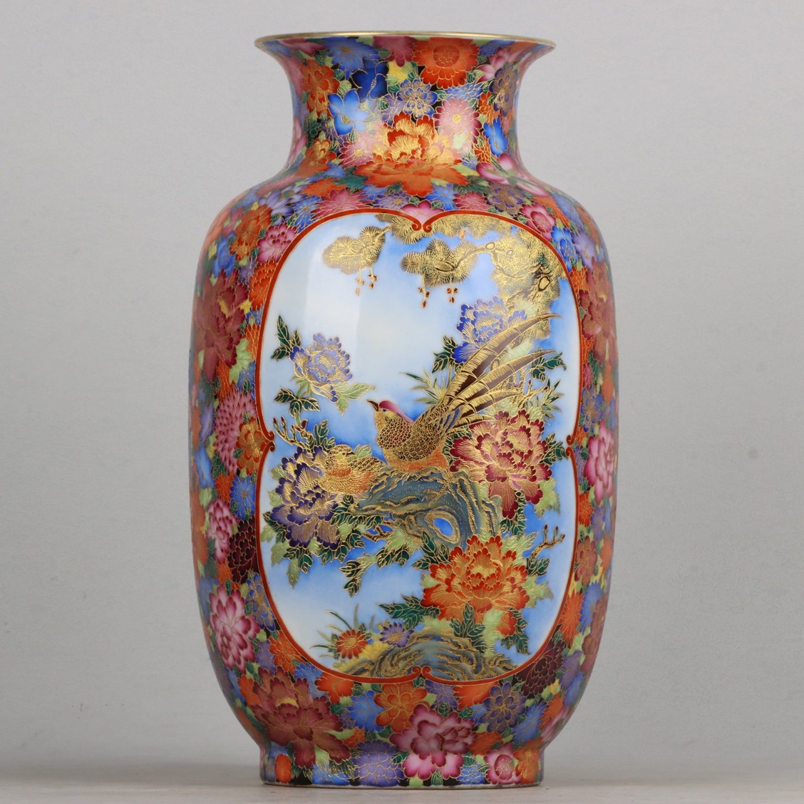 A Huge Enamel Flower and Bird Pattern Vase: A Huge Enamel Flower and Bird Pattern Vase,Qing Dynasty, China,Qianlong Six-character Mark,Size:16.1inx8.7in 珐琅彩花鸟纹瓶,中国清代,&