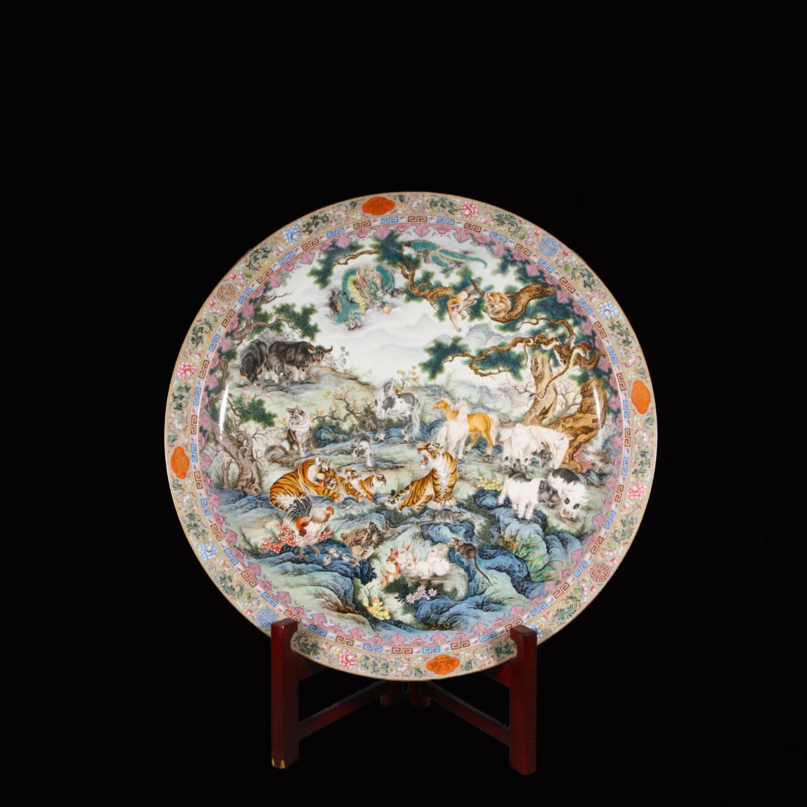 An Exquisite Enamel Animal Pattern Plate (1 of 8)