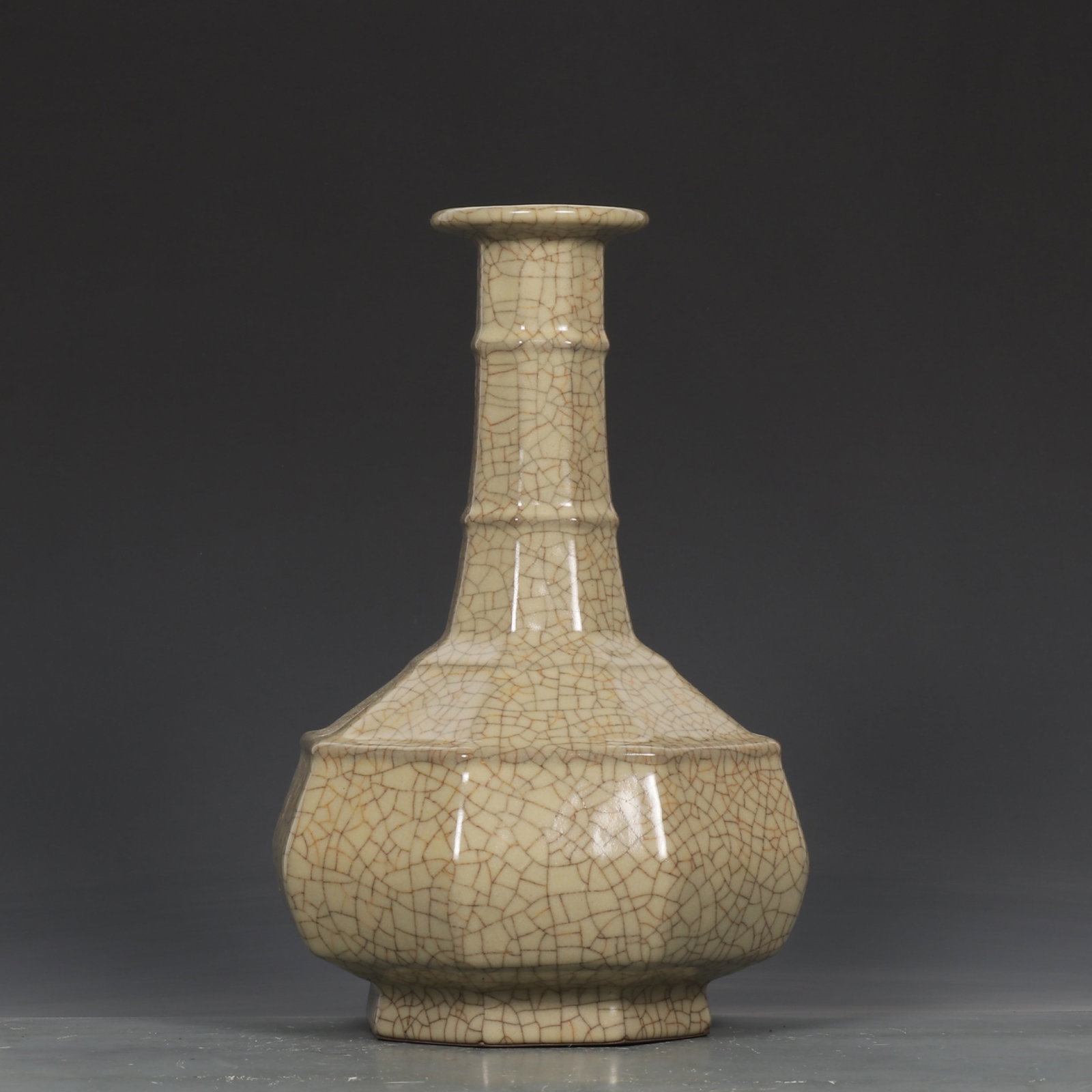 An Exquisite Ge yao Yellow Glazed Vase: An Exquisite Ge yao Yellow Glazed Vase,Song Dynasty,China,Size:10.8inx7.5in 哥窑黄釉瓶,中国宋代