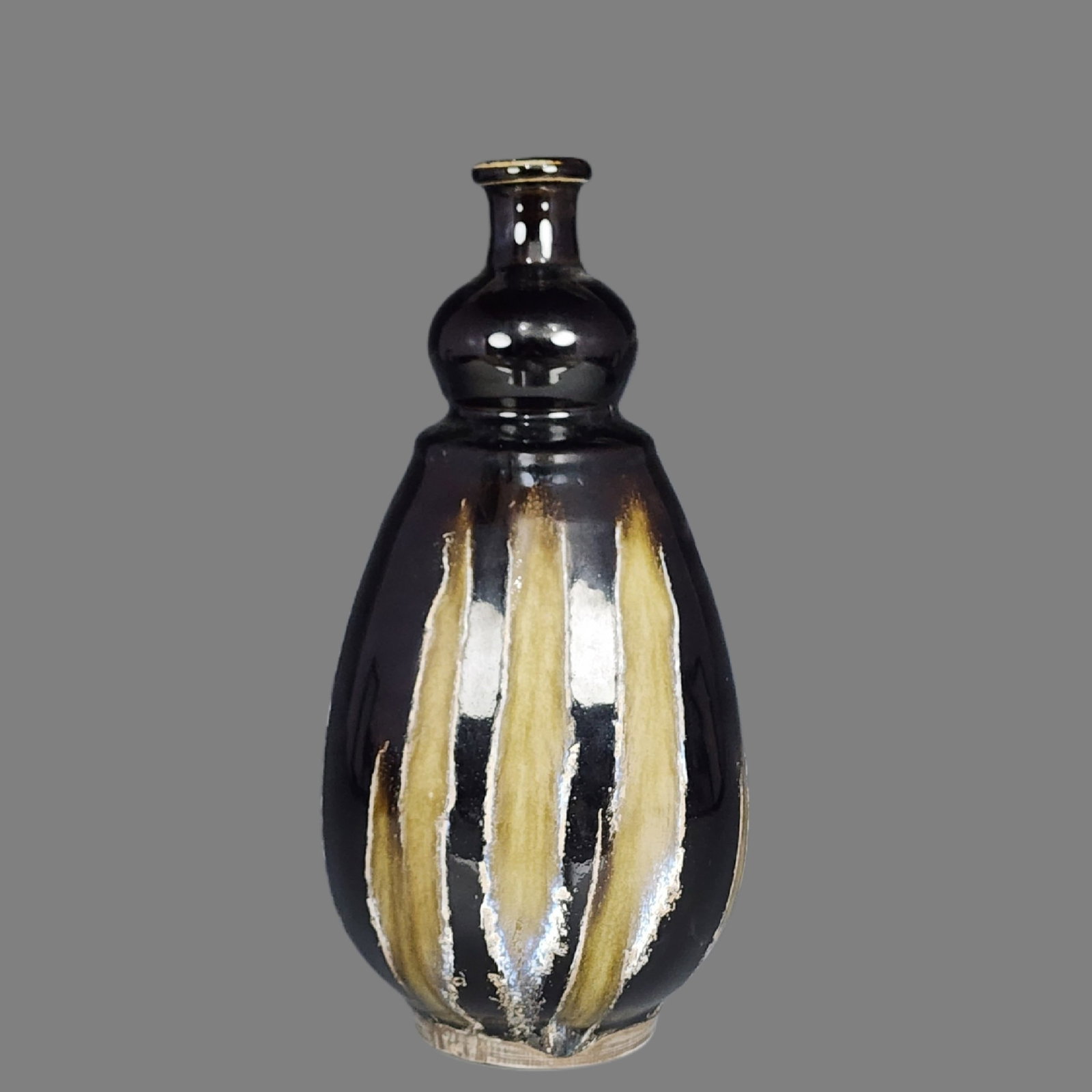 An Exquisite Ding yao Black Glazed Vase: An Exquisite Ding yao Black Glazed Vase,Song Dynasty,China,Size:10.5inx4.7in 定窑黑釉瓶,中国宋代