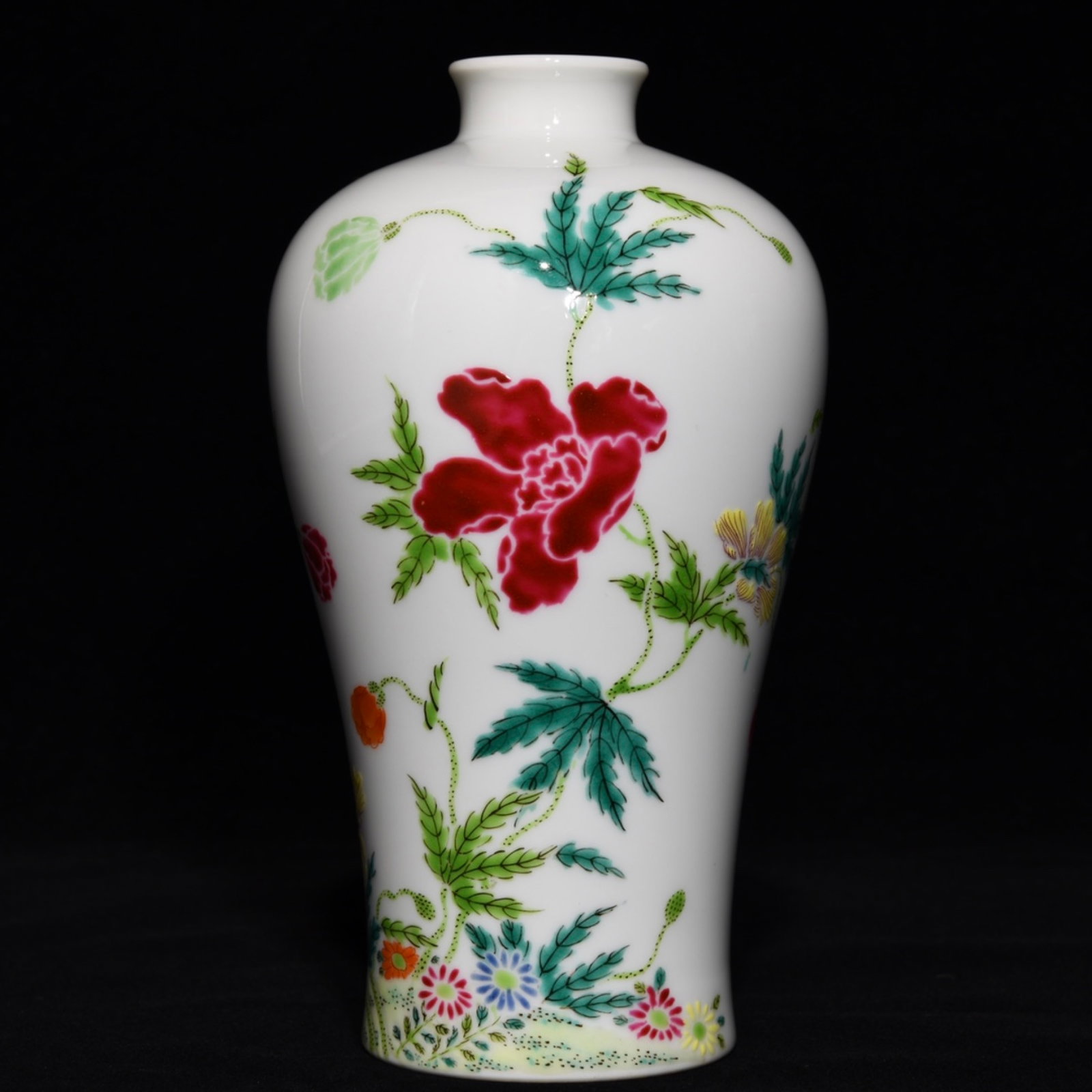 An Exquisite Famille-Rose Flower Pattern Vase: An Exquisite Famille-Rose Flower Pattern Vase,Qing Dynasty,China,Yongzheng Six-Character Mark,Size:6.5inx3.9in 粉彩花卉纹瓶,中国清代,雍