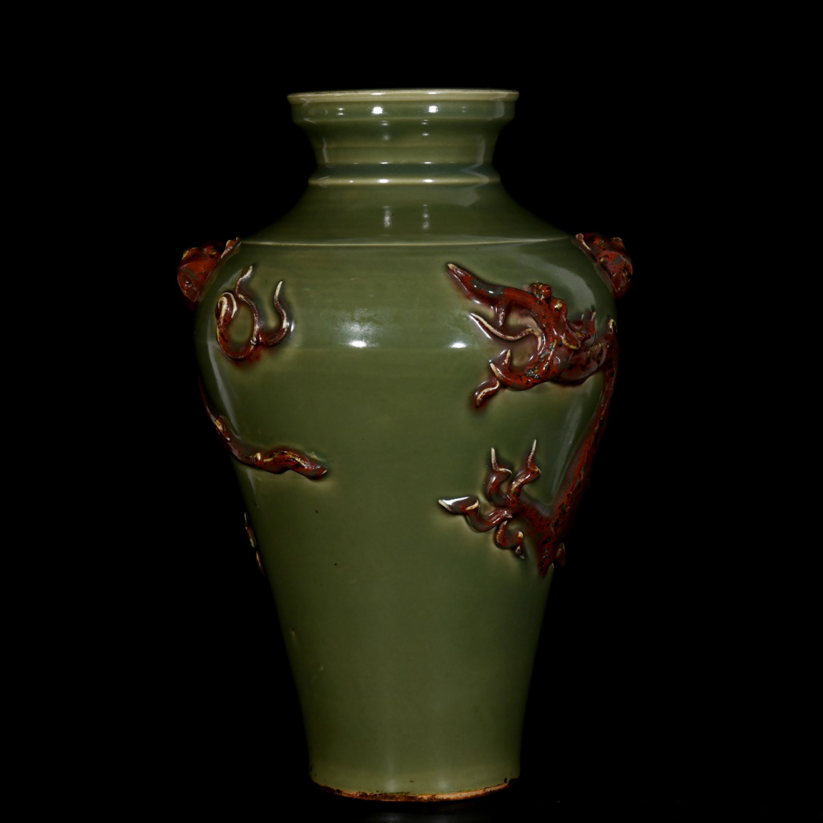 A Huge Longquan yao Underglaze-Red Dragon Pattern Vase: A Huge Longquan yao Underglaze-Red Dragon Pattern Vase,Yuan Dynasty,China,Size:16.9inx11.4in 龙泉窑釉里红龙纹瓶,中国元代