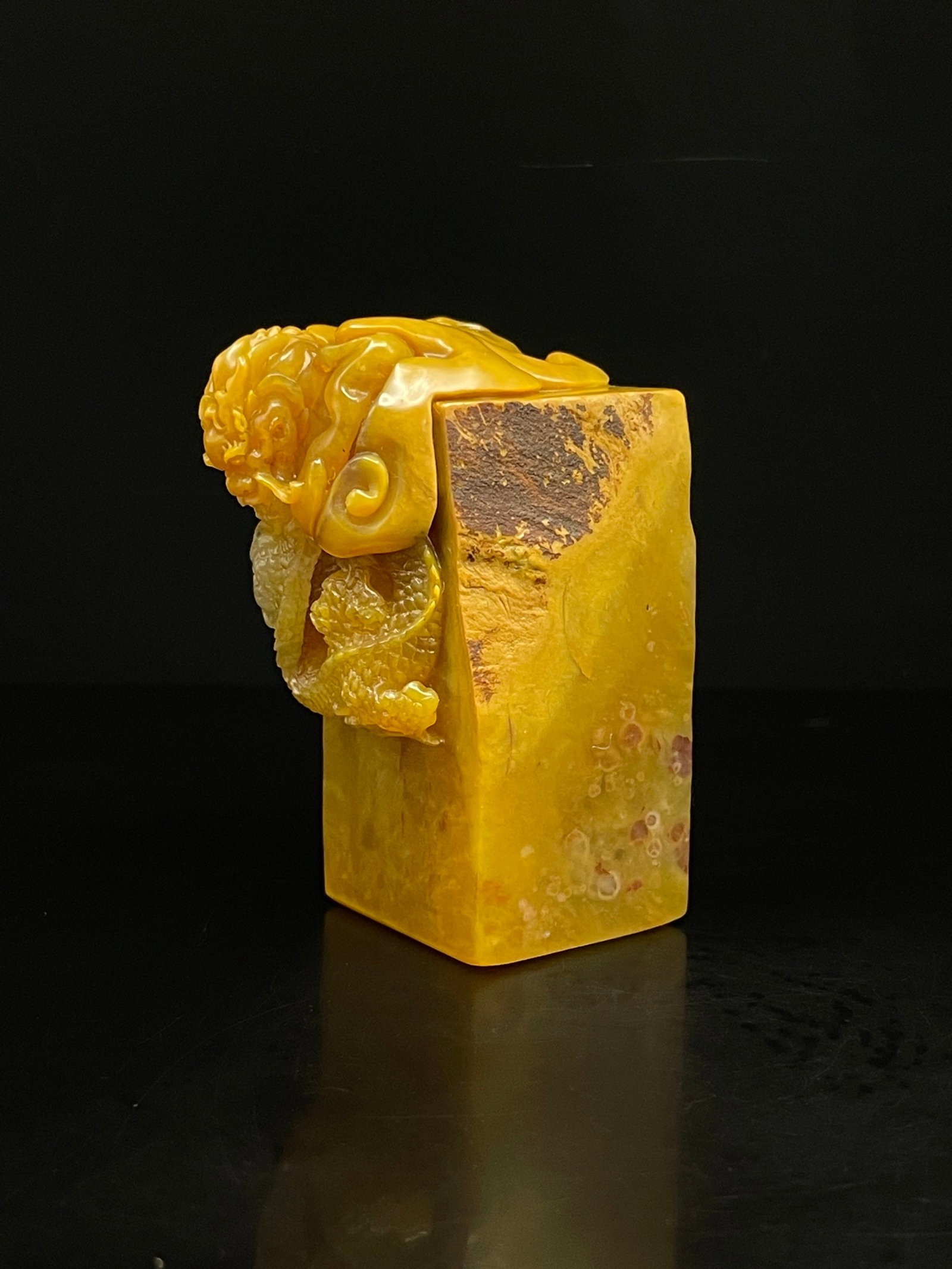 An Exquisite Shoushan Stone Auspicious Cloud and Dragon Pattern Seal: An Exquisite Shoushan Stone Auspicious Cloud and Dragon Pattern Seal,Qing Dynasty,China,Size:1.9inx1.2inx2.6in,Weight:159g 寿山石祥云龙纹印章,