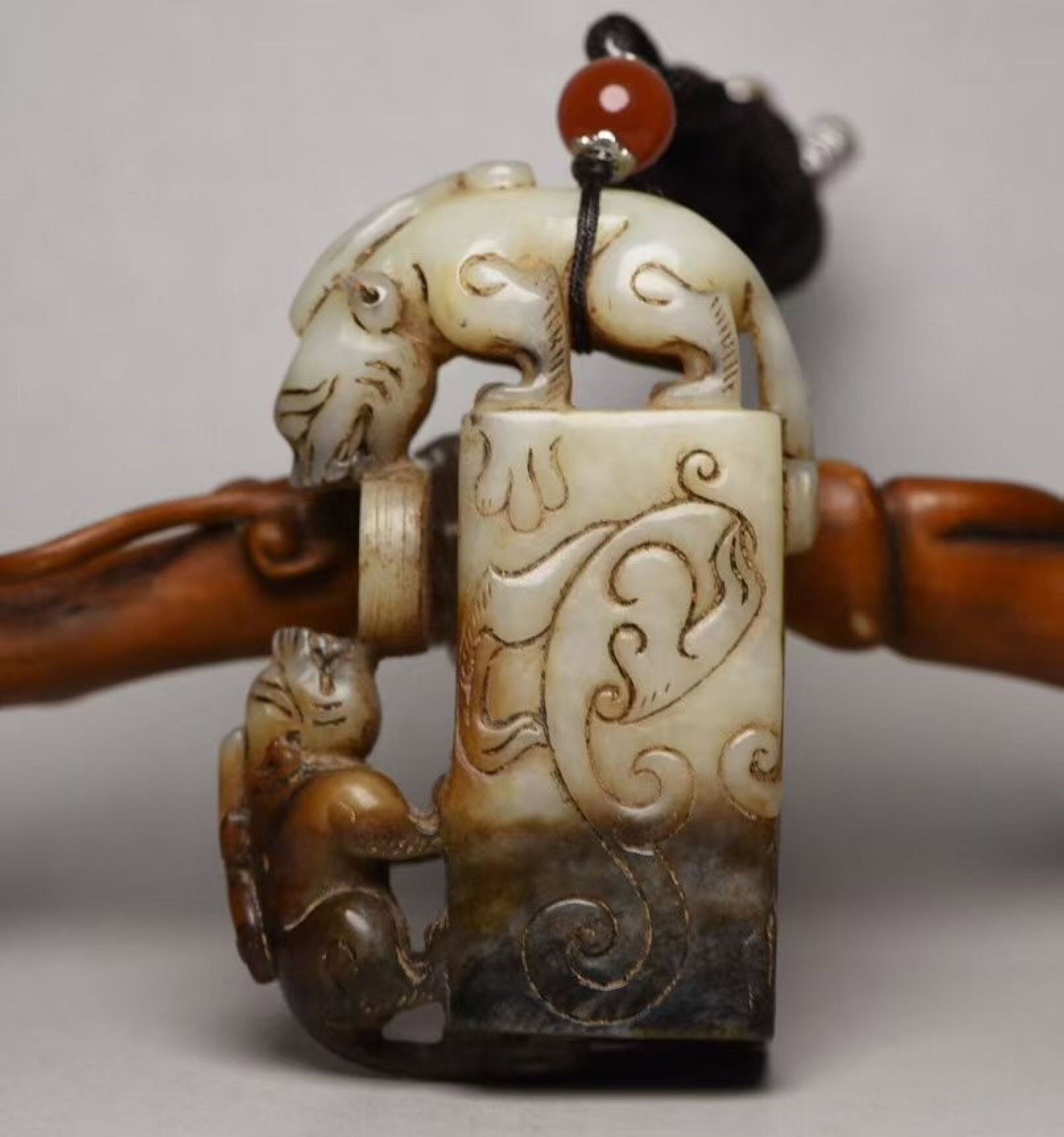An Exquisite White Jade Beast Pattern Seal: An Exquisite White Jade Beast Pattern Seal,Qing Dynasty,China,Size:3.1inx1.9inx0.9in,Weight:144g 白玉兽纹印章,中国清代