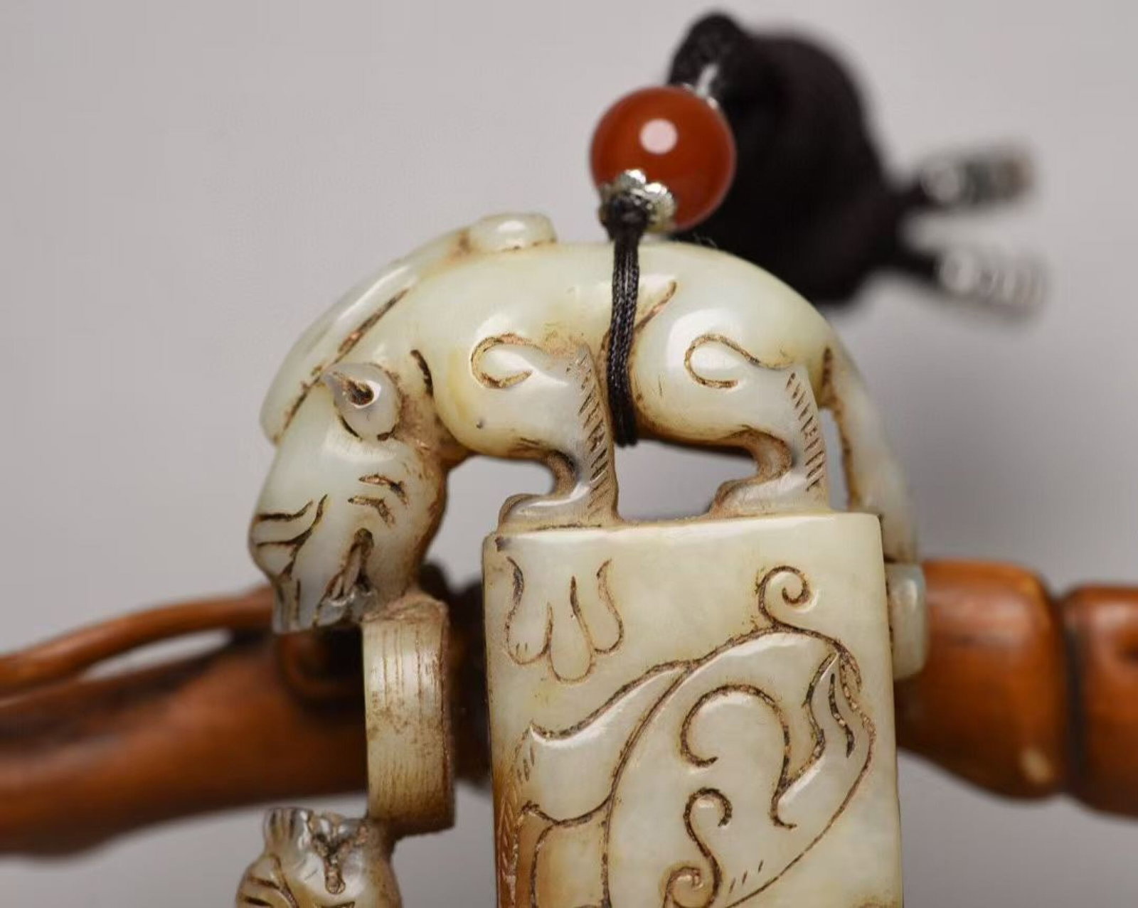 An Exquisite White Jade Beast Pattern Seal - 6