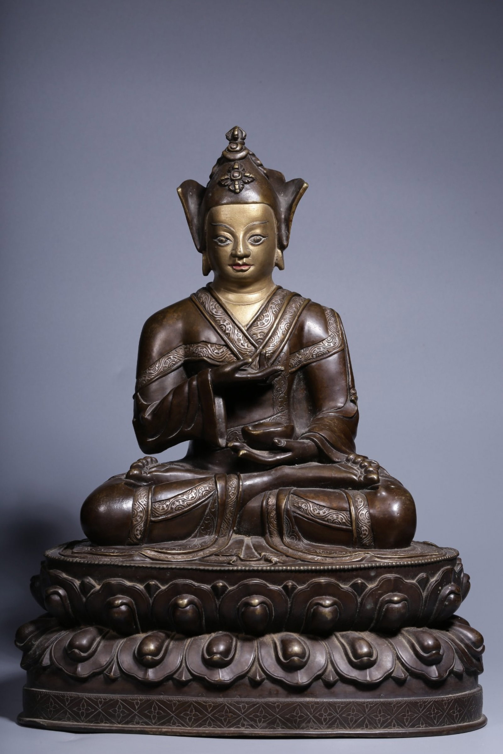 A Rare Bronze Inlaid Silver Statue of Padma Sambhava: A Rare Bronze Inlaid Silver Statue of Padma Sambhava,Qing Dynasty, China,Size:12.2inx9.4inx5.9in,Weight:4879g 铜错银莲花生大士像,中国&