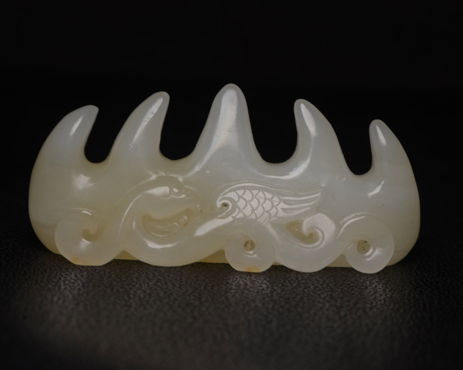 An Exquisite White Jade Phoenix Pattern Brush Holder (1 of 9)